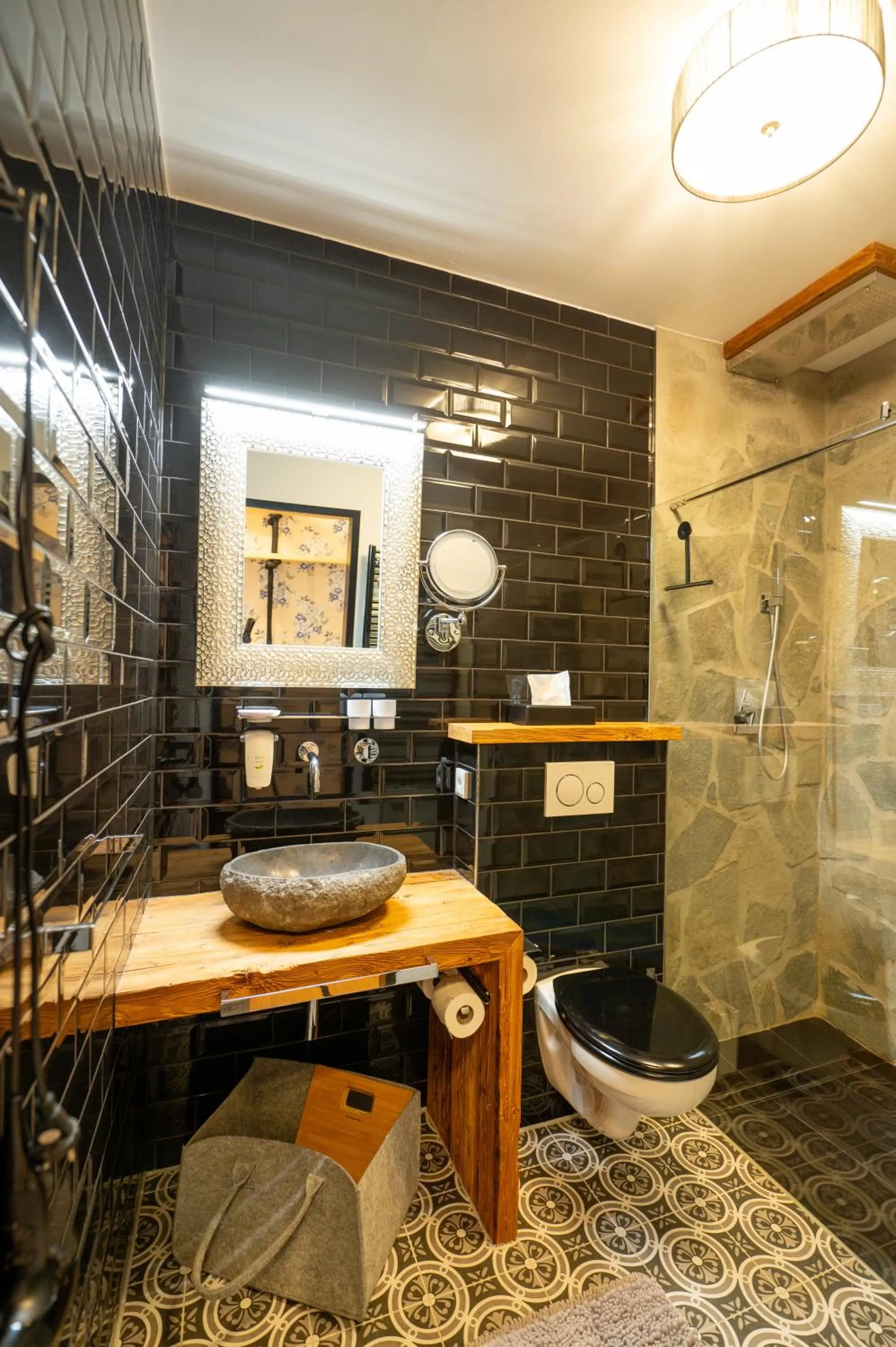 Shower in Design Hotel ALPENLIEBE - - - - Boutique-Flair - - - -