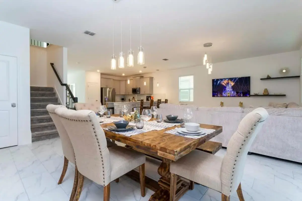 Super nice and spacious 9BDR home Super nice and spacious 9BDR home