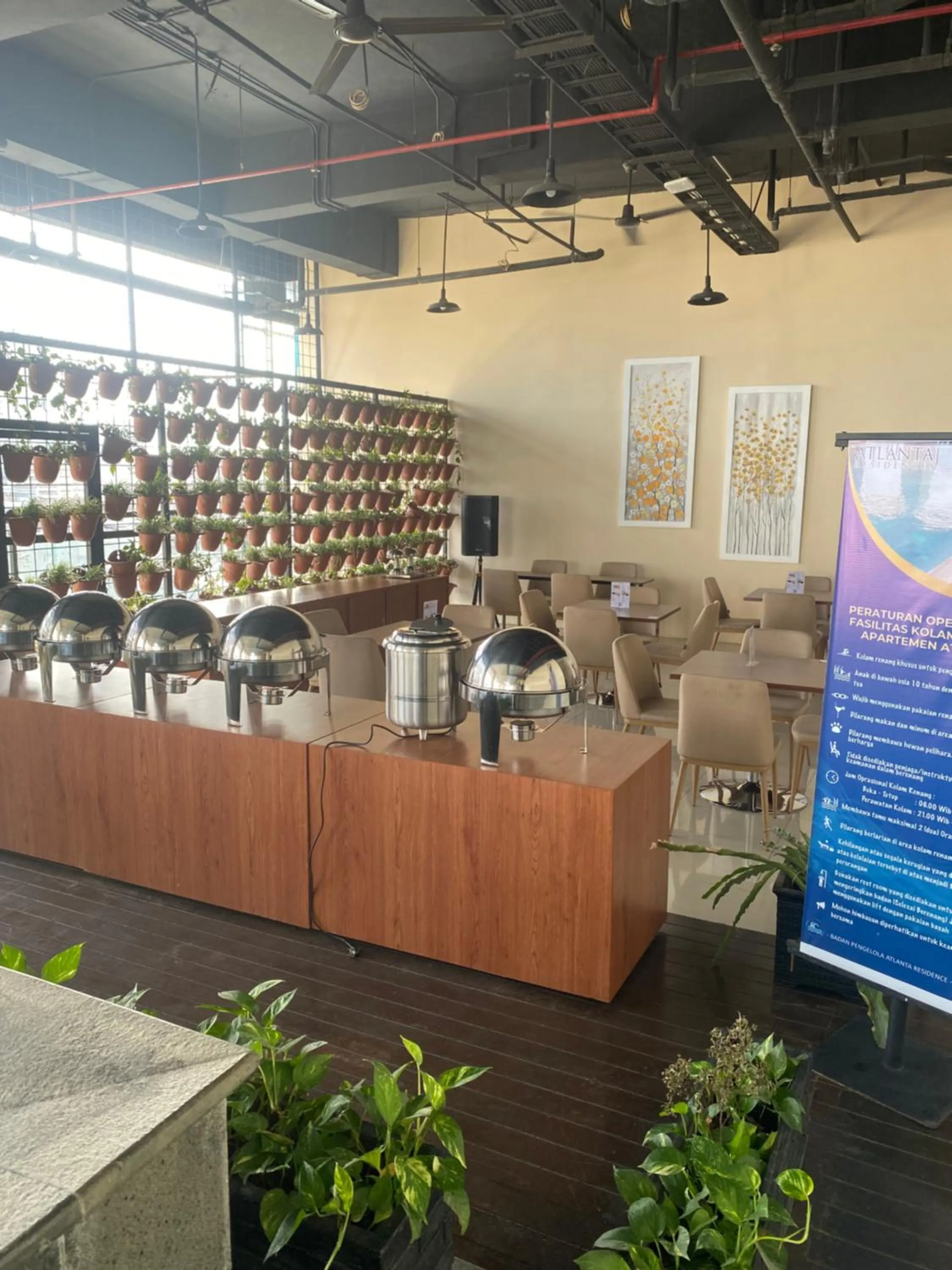 Restaurant/places to eat in Daima Suites Margonda