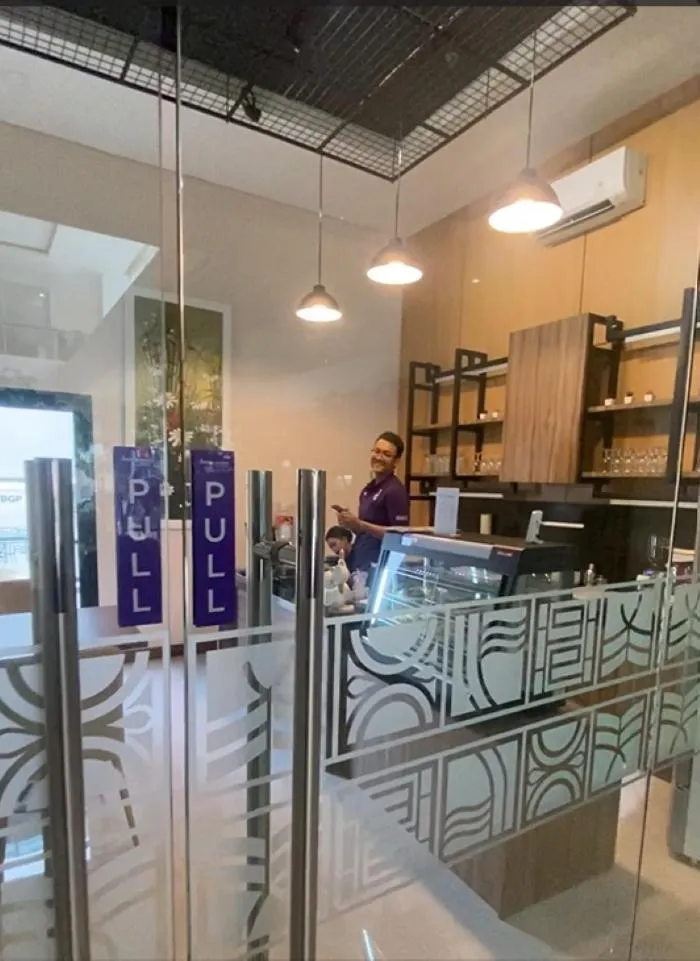 Restaurant/places to eat in Daima Suites Margonda