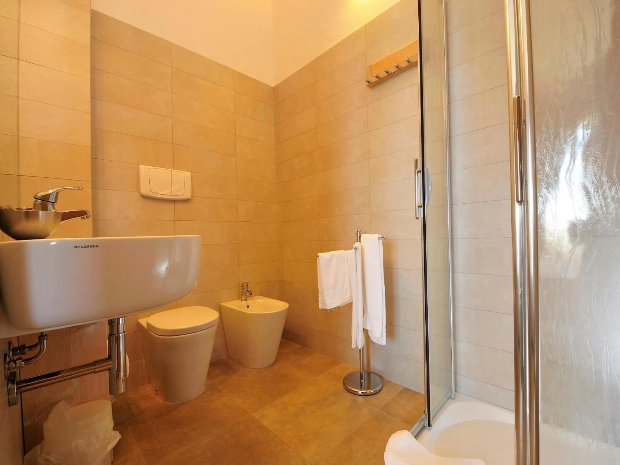 Shower in B&B Le Cale