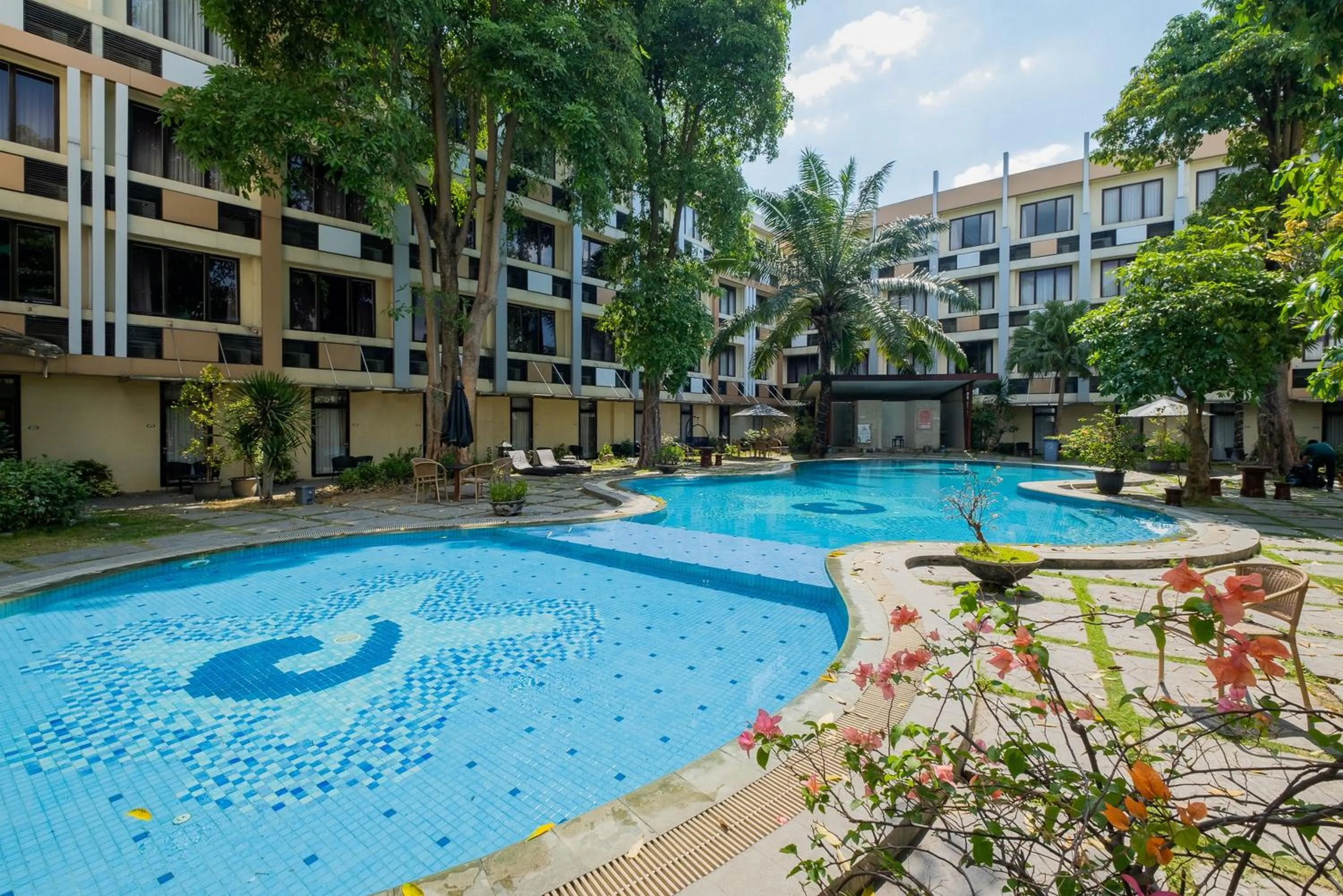 Swimming pool in RedDoorz Premium @ Jalan Veteran Bojonegoro