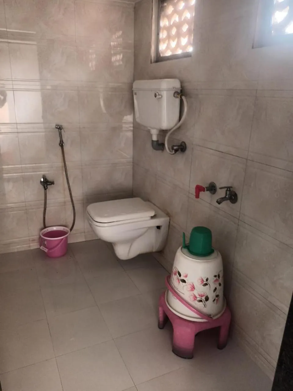 Toilet in Hemprabha Bed & Breakfast, Ratnagiri