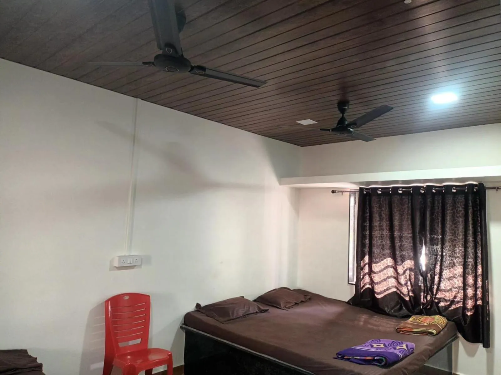 Bed in Hemprabha Bed & Breakfast, Ratnagiri