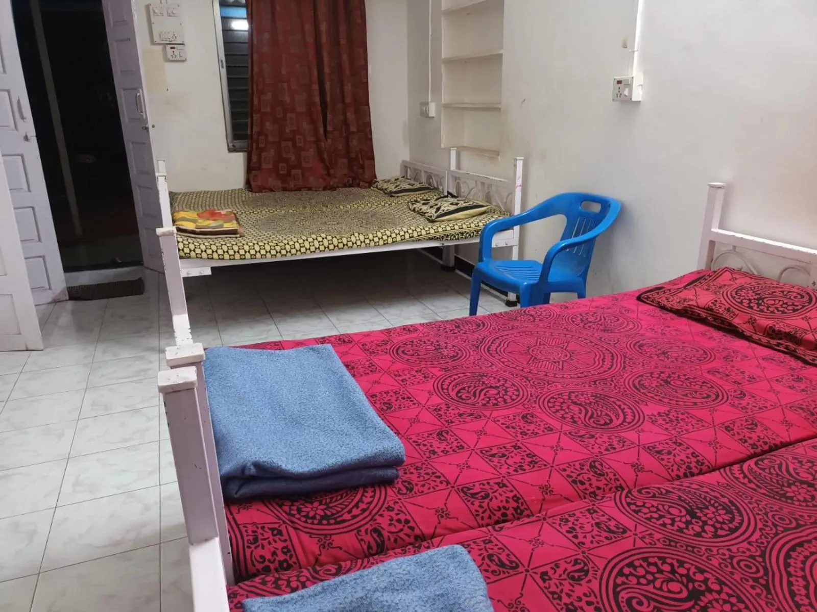 Bed in Hemprabha Bed & Breakfast, Ratnagiri