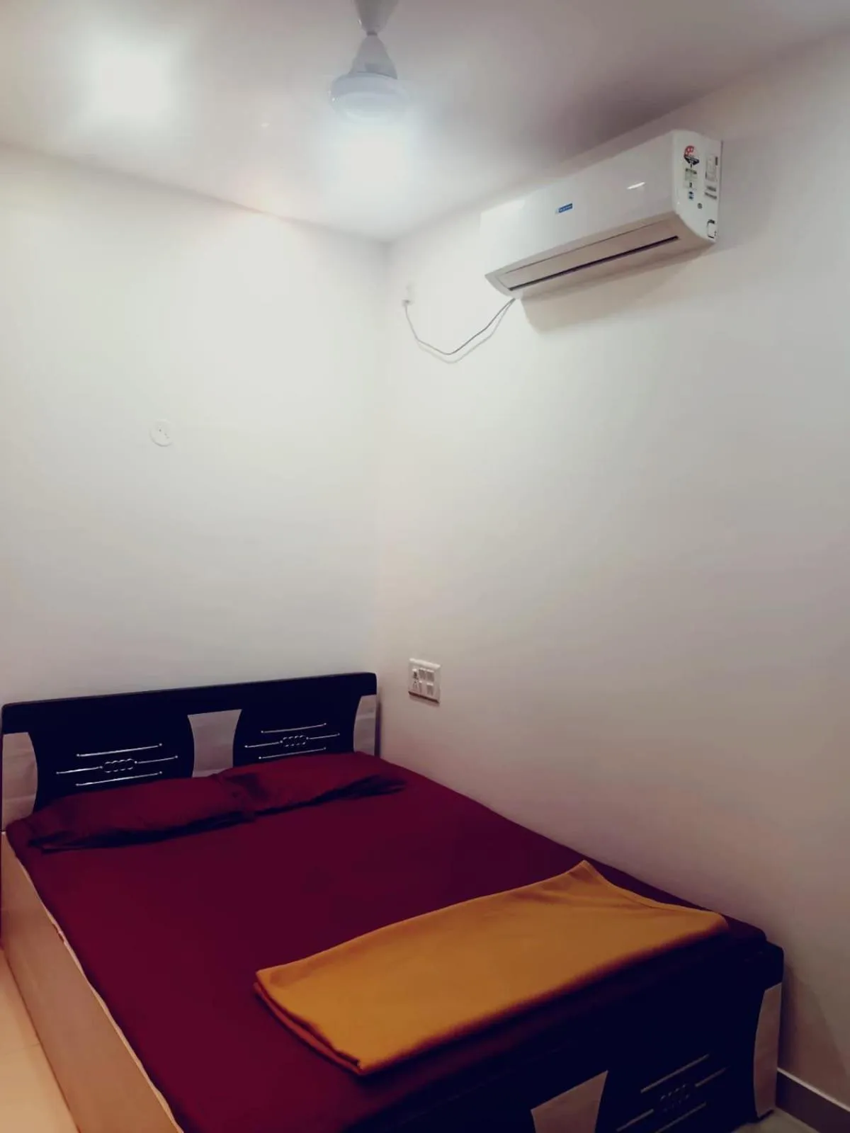 Bed in Hemprabha Bed & Breakfast, Ratnagiri