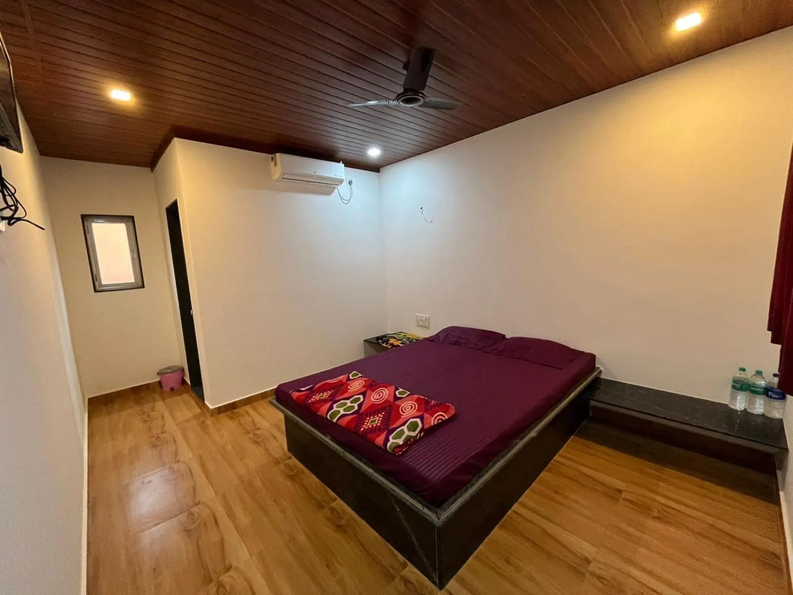 Bed in Hemprabha Bed & Breakfast, Ratnagiri