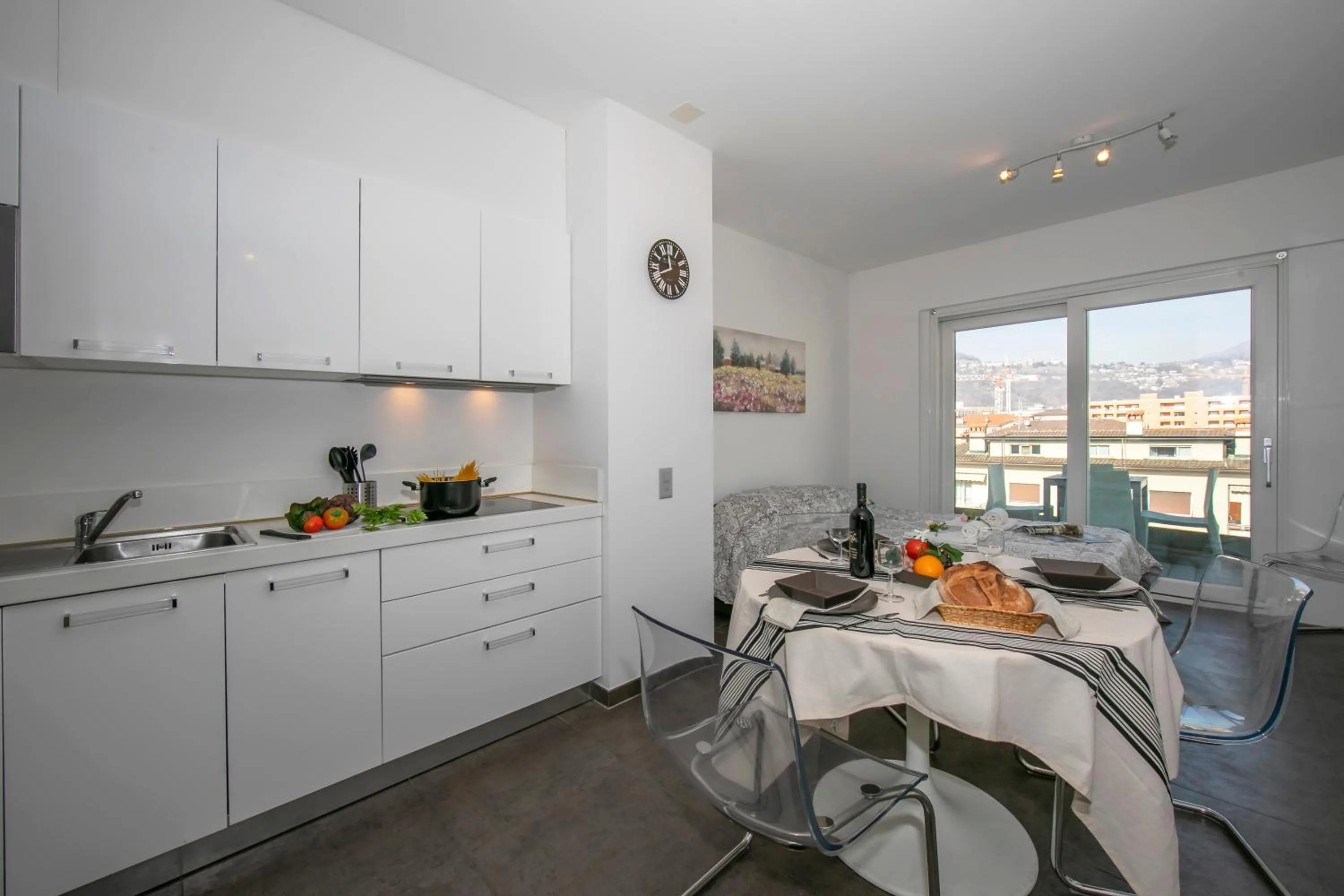 Kitchen or kitchenette in Sunrise House - Happy Rentals
