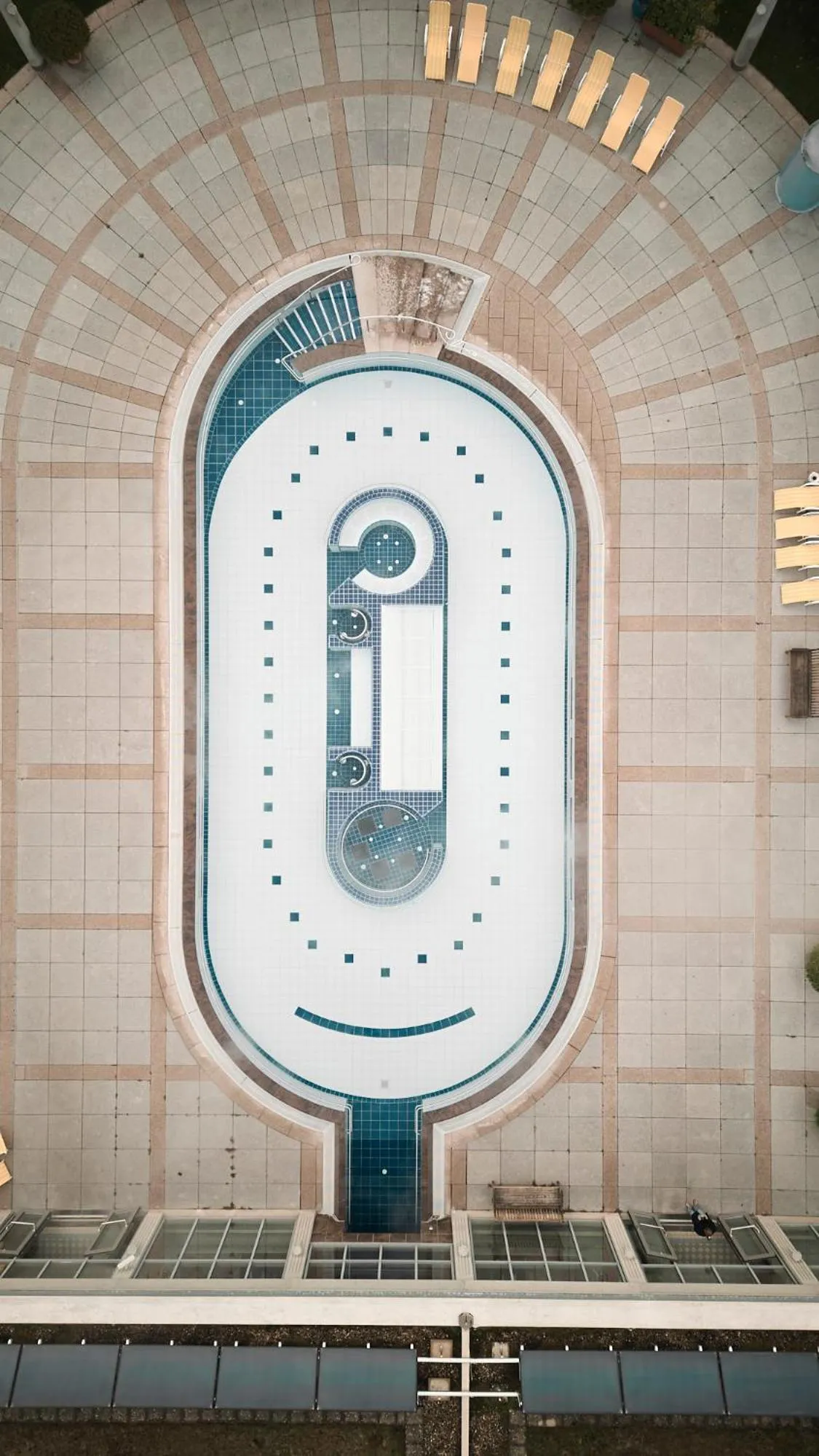 Swimming pool in Nouri