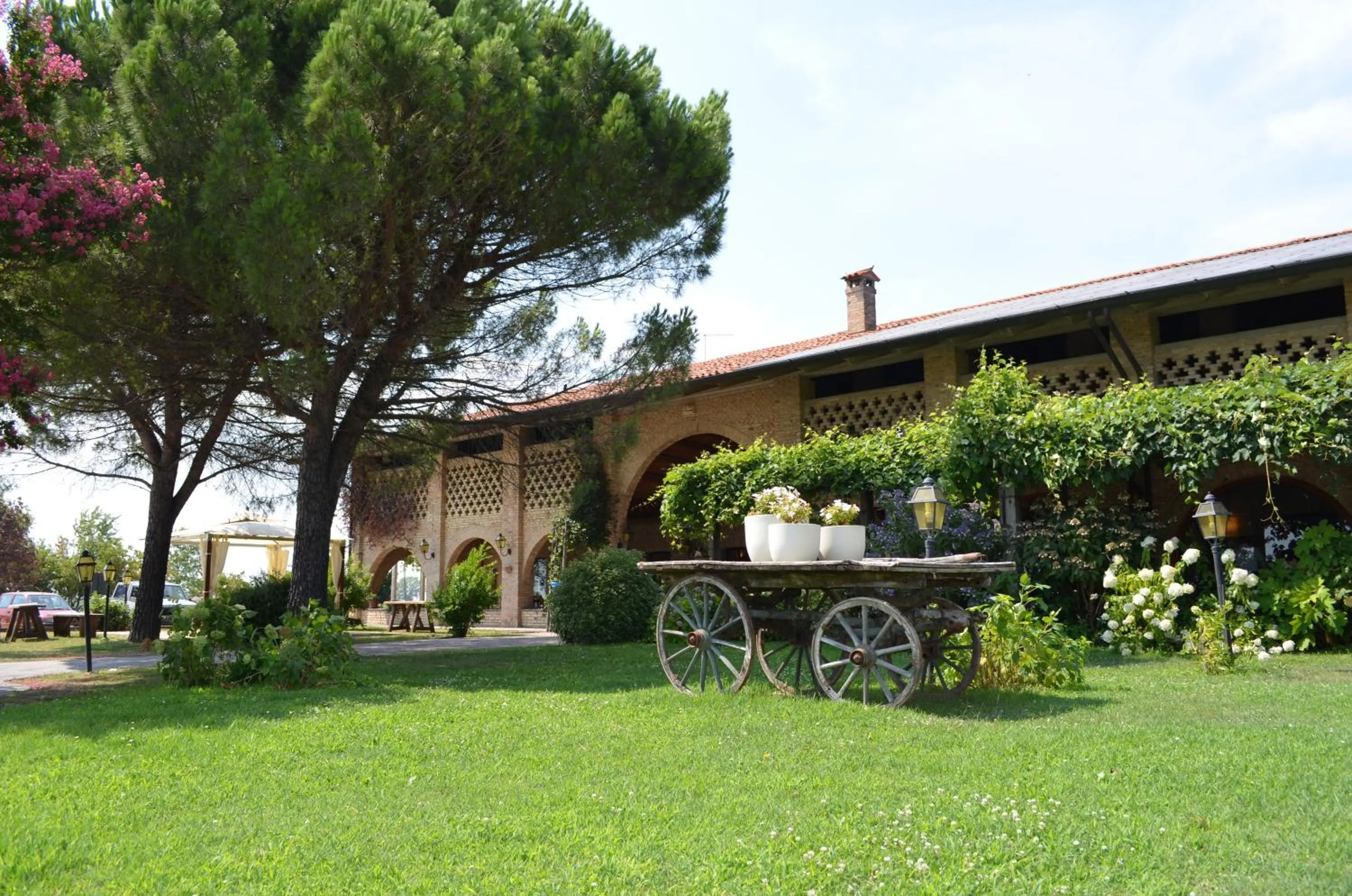 Garden view in Agriturismo Isola Augusta