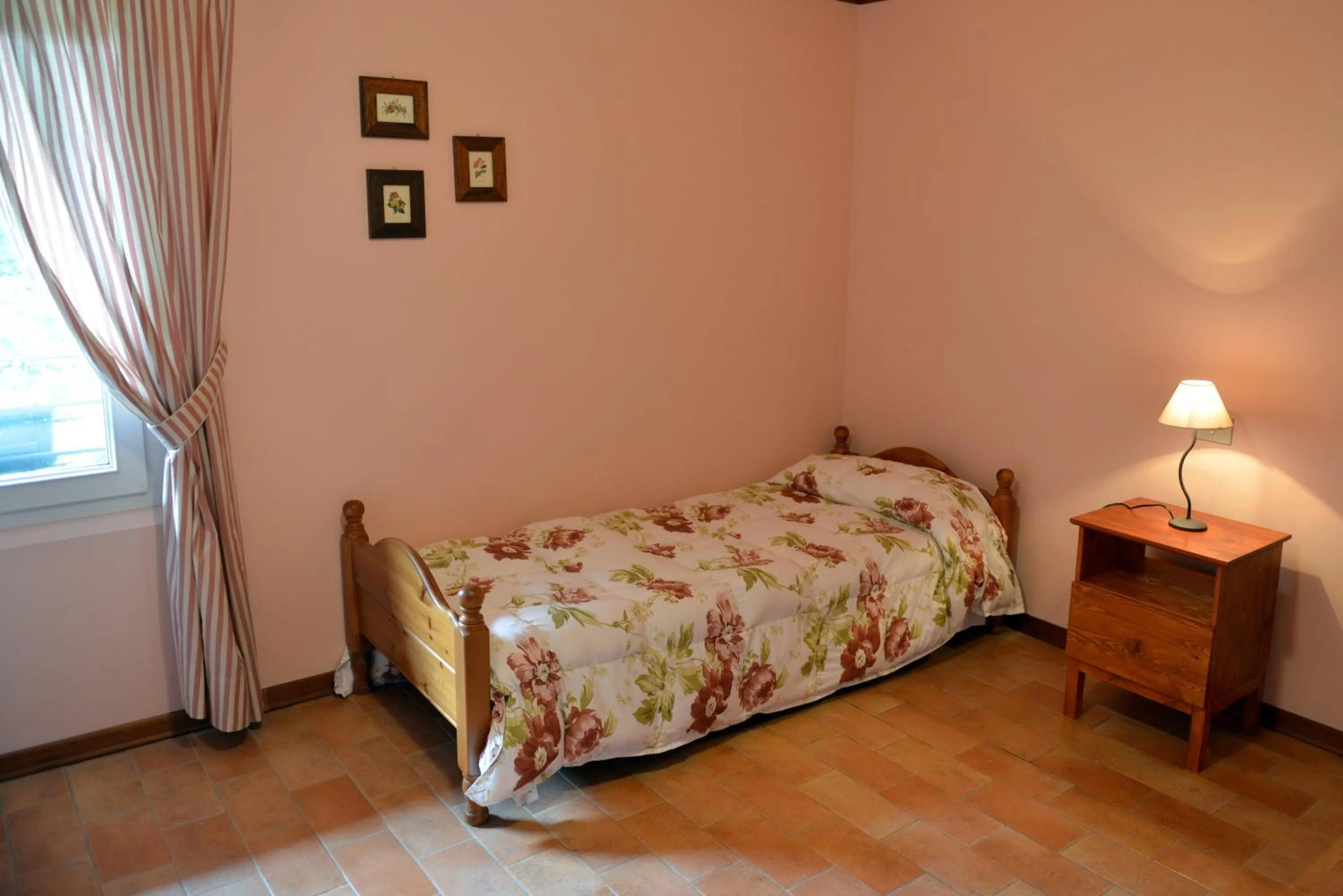 Photo of the whole room, Bed in Agriturismo Isola Augusta