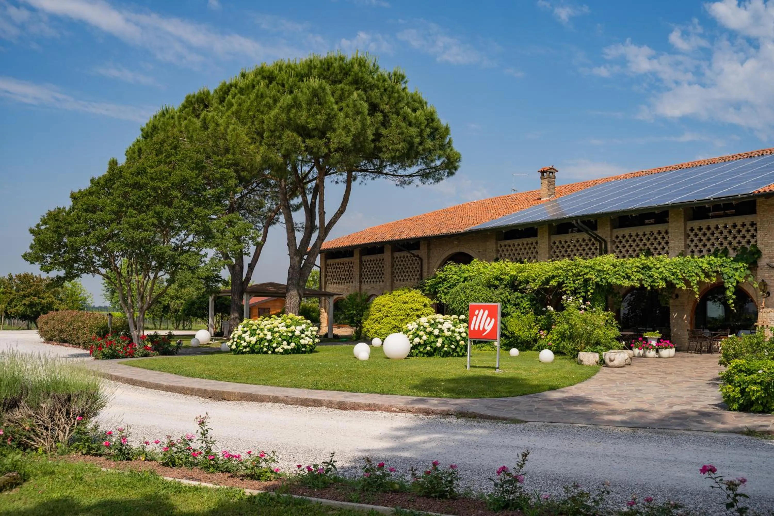 Property building in Agriturismo Isola Augusta