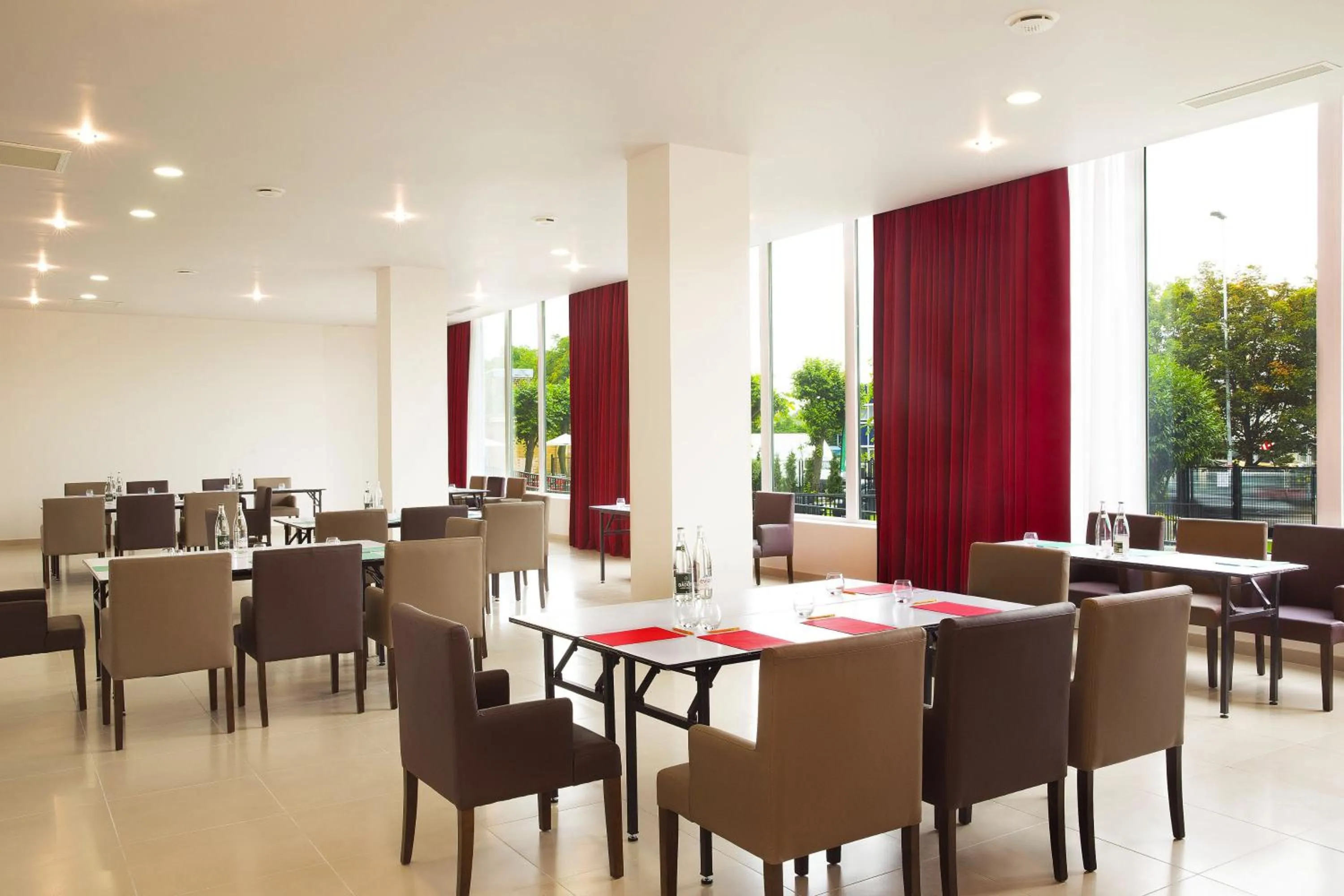 Restaurant/places to eat in Executive Hôtel Paris Gennevilliers