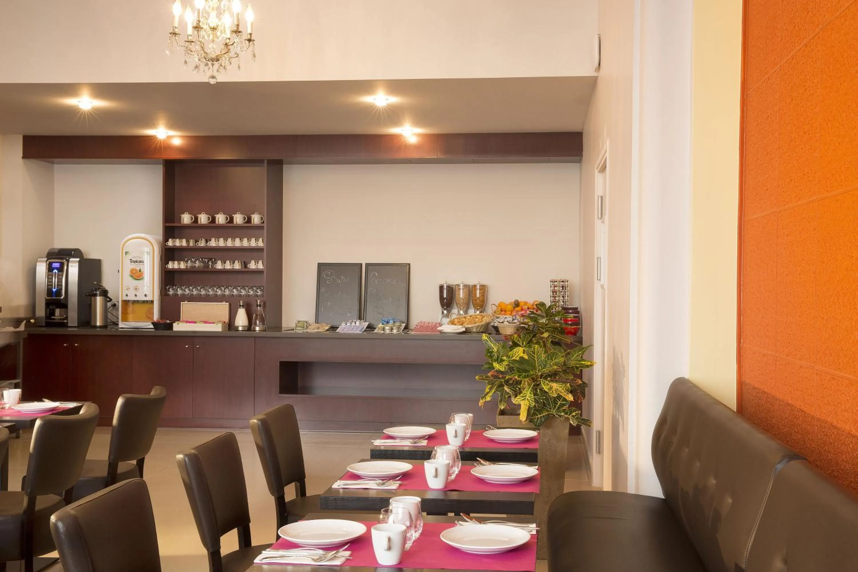 Restaurant/places to eat in Executive Hôtel Paris Gennevilliers