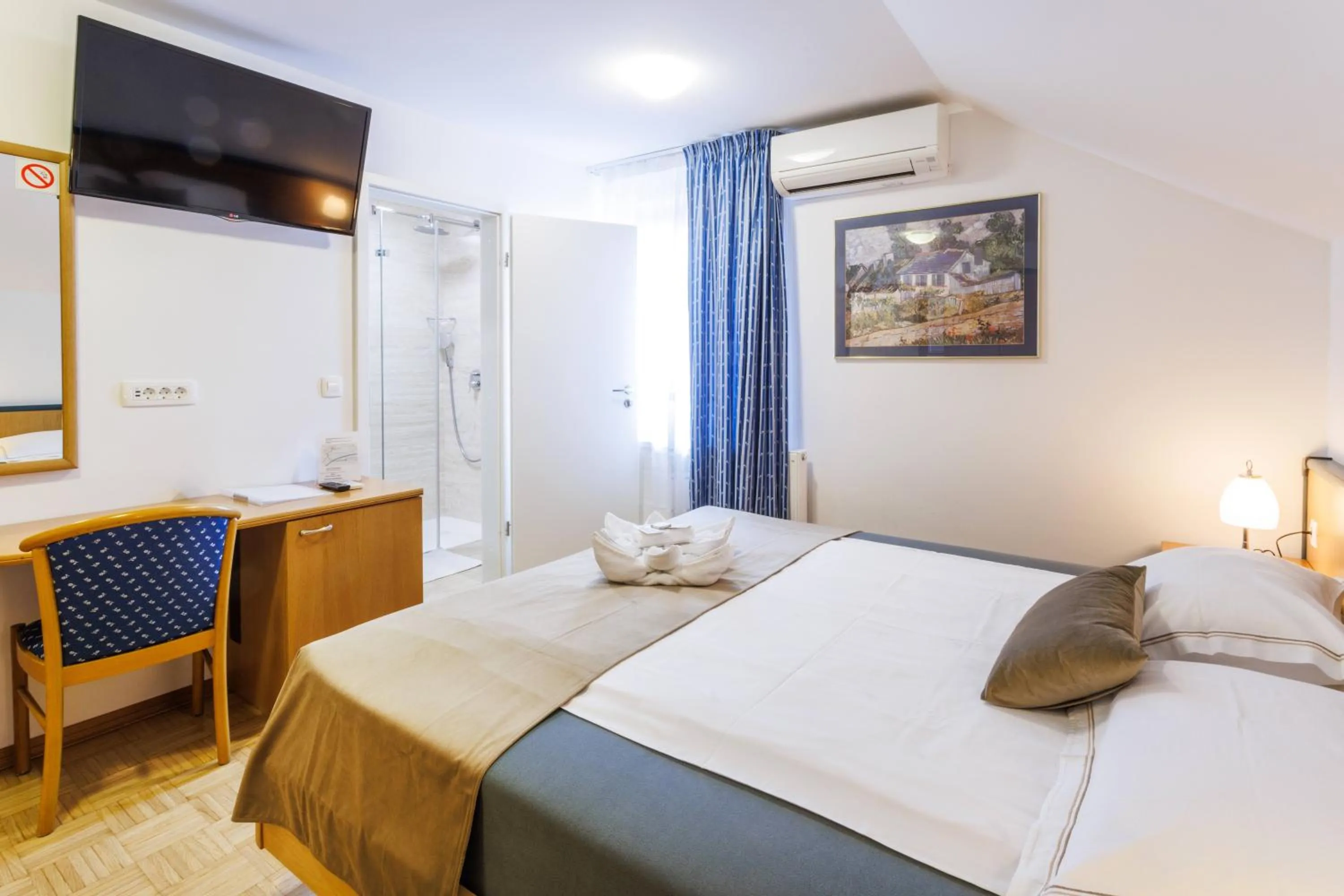 Bed in Hotel Vegov Hram