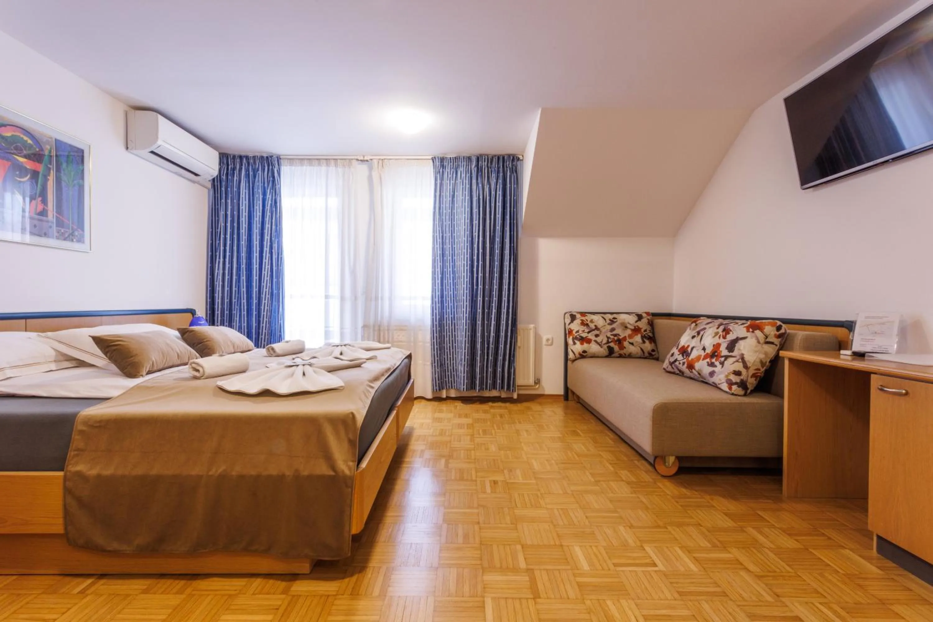 Communal lounge/ TV room, Bed in Hotel Vegov Hram