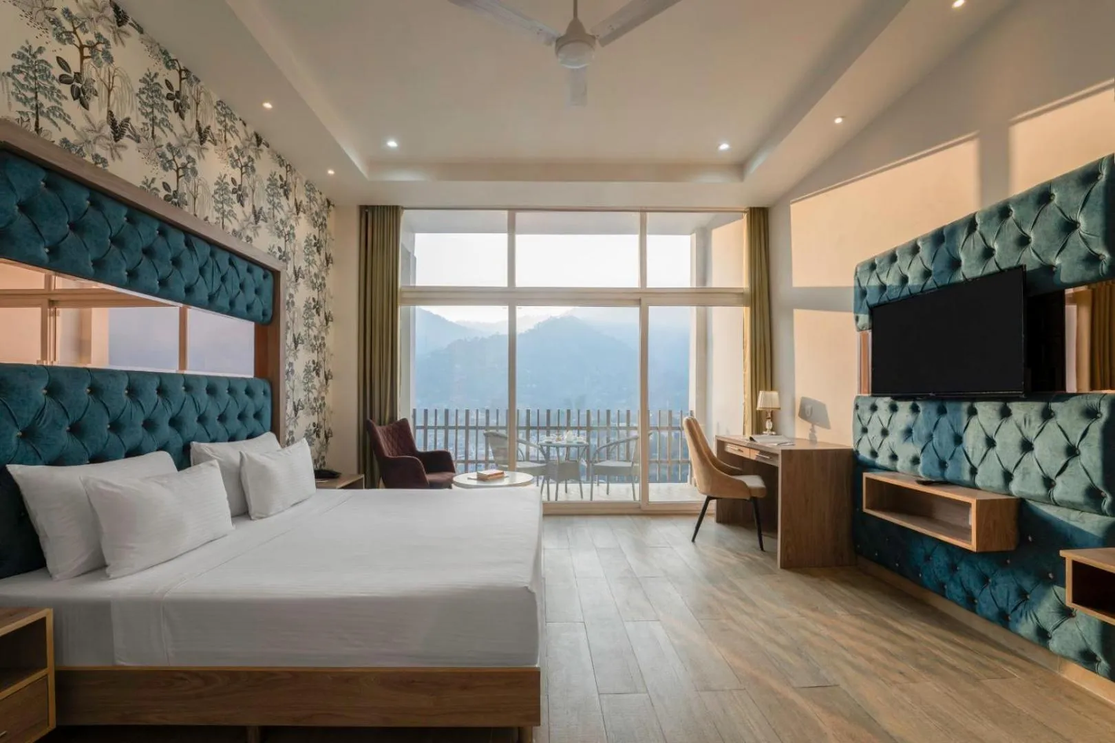 Bedroom, Bed in SPT Clarks Inn Suite, Mandi