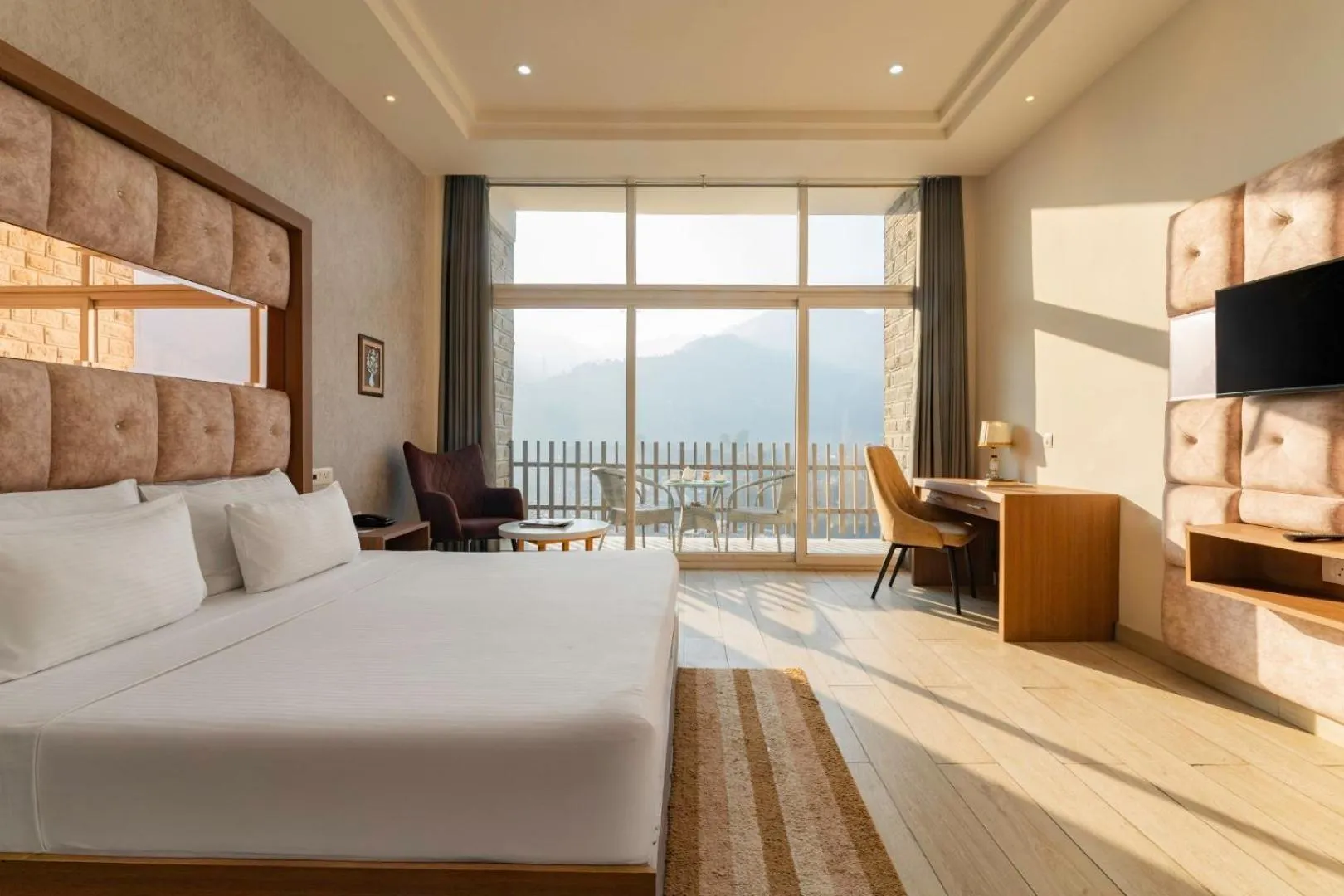 Bedroom, Bed in SPT Clarks Inn Suite, Mandi