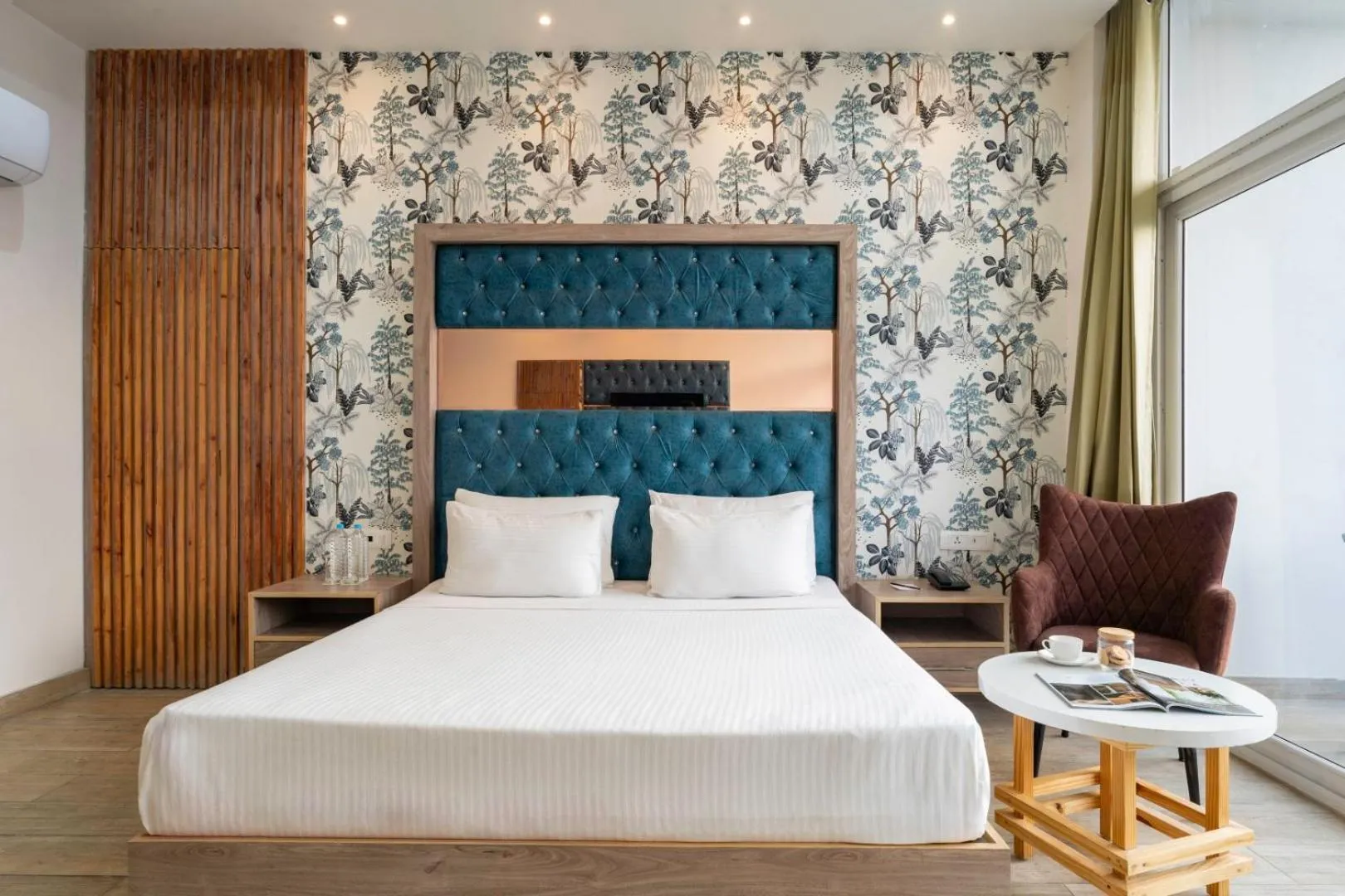 Bedroom, Bed in SPT Clarks Inn Suite, Mandi