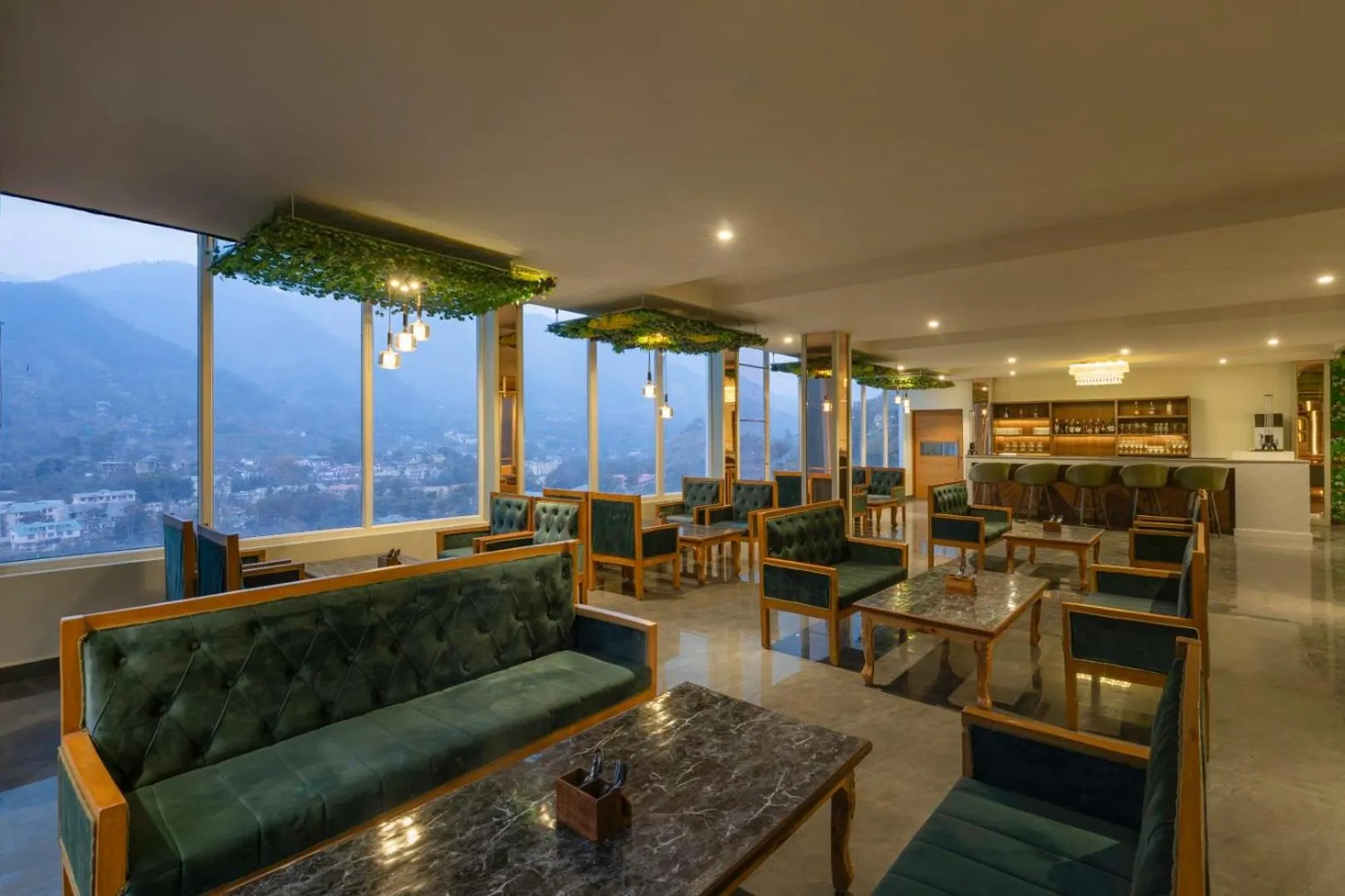 Lounge or bar in SPT Clarks Inn Suite, Mandi