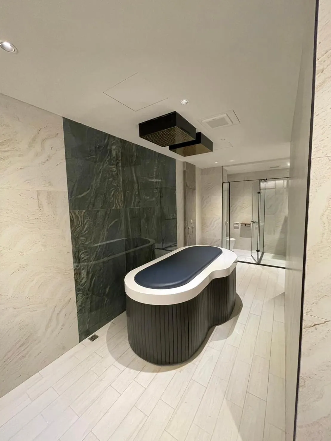 Bathroom in TRYP by Wyndham New Taipei Linkou 新北林口爵怡溫德姆酒店機場捷運MRTA9林口站