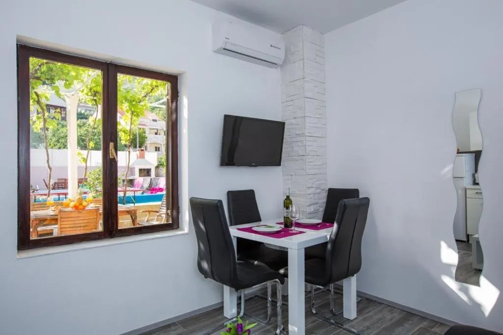 Dining area in Apartments Villa Roza