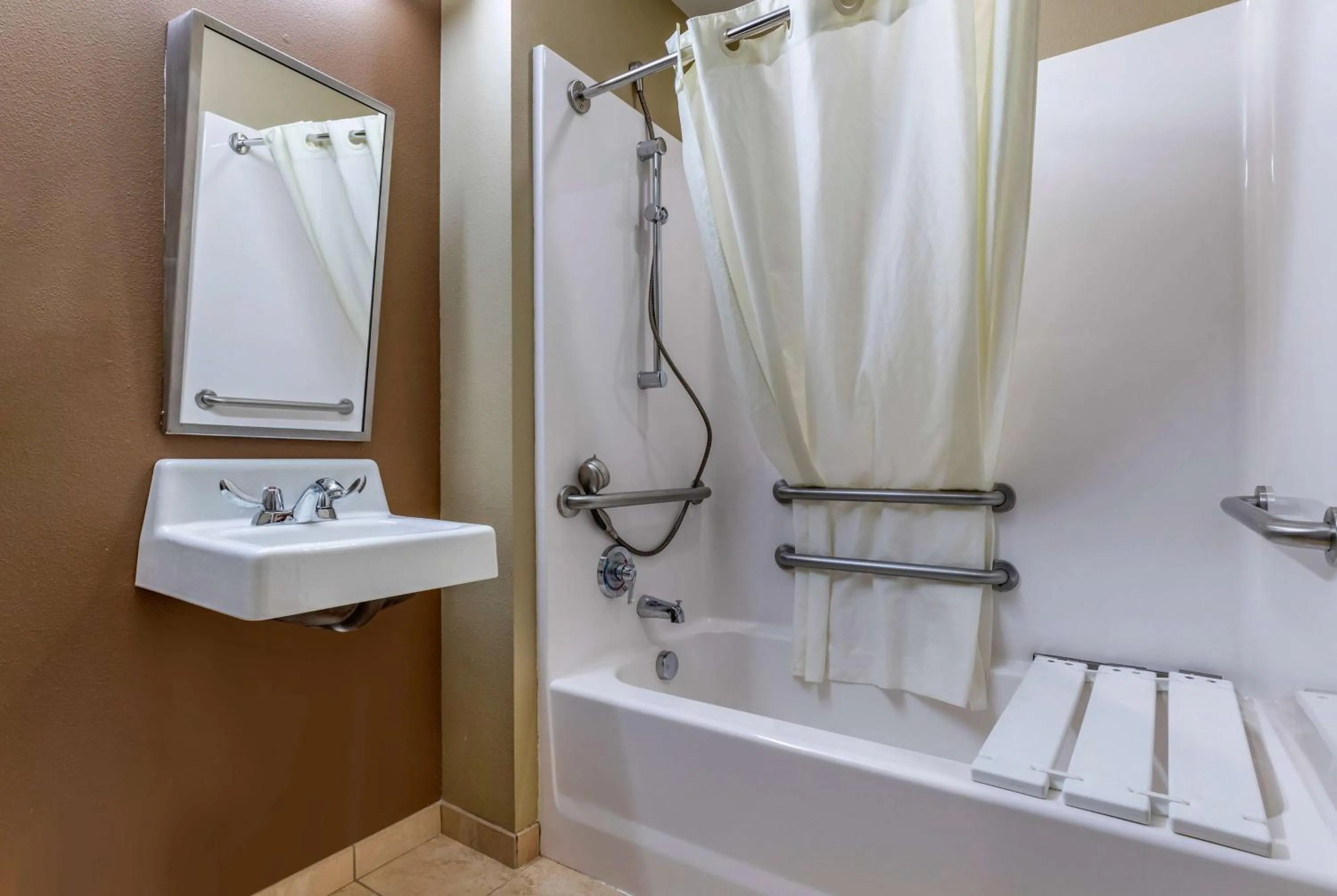 Bathroom in Microtel Inn & Suites Dillsboro/Sylva