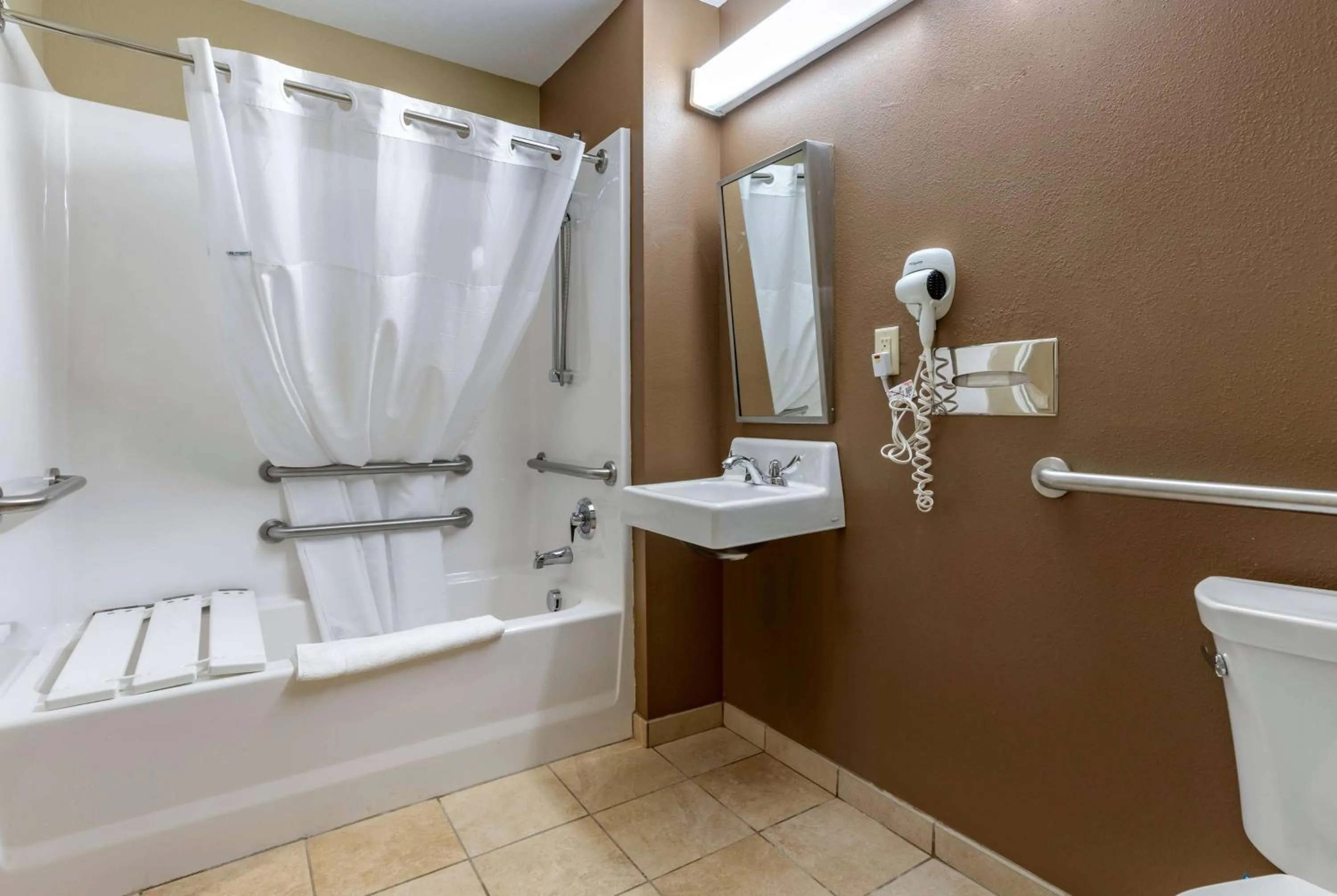 Bathroom in Microtel Inn & Suites Dillsboro/Sylva