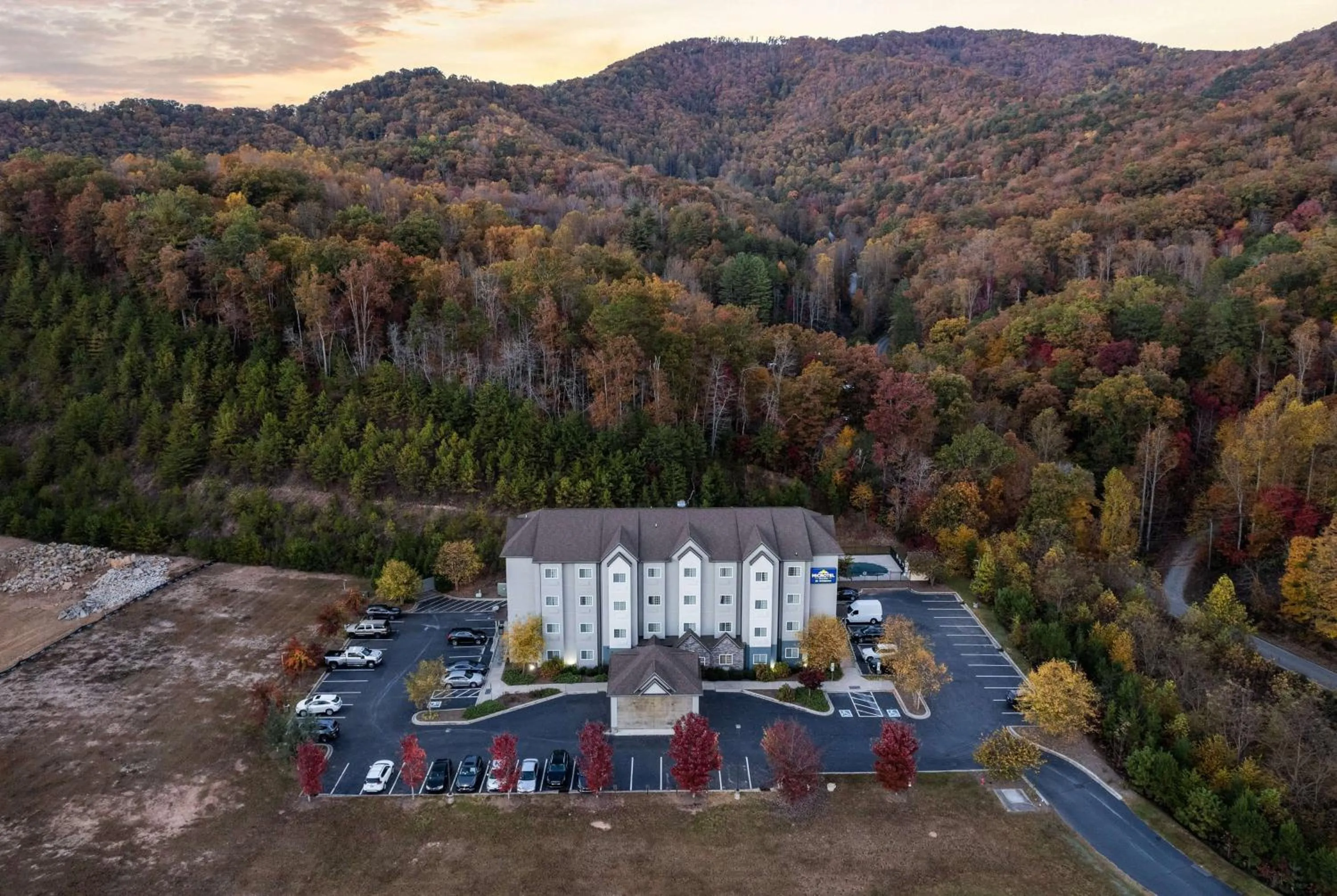 Property building in Microtel Inn & Suites Dillsboro/Sylva