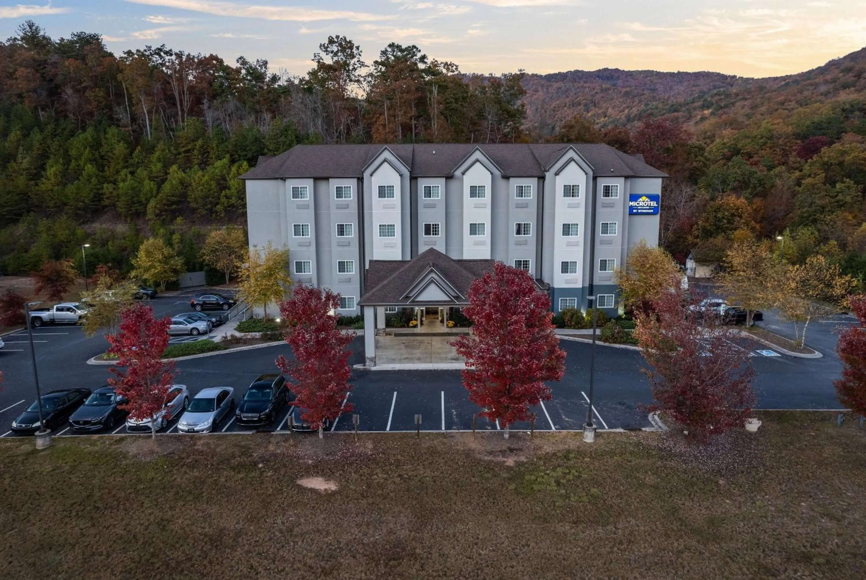 Property building in Microtel Inn & Suites Dillsboro/Sylva