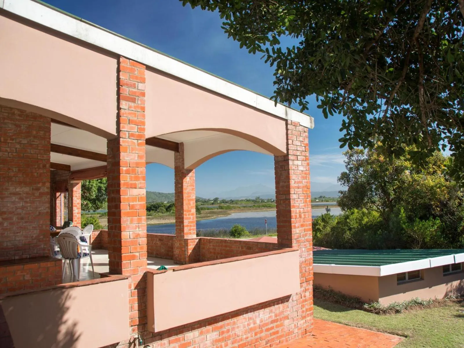 Property building in Water's Edge