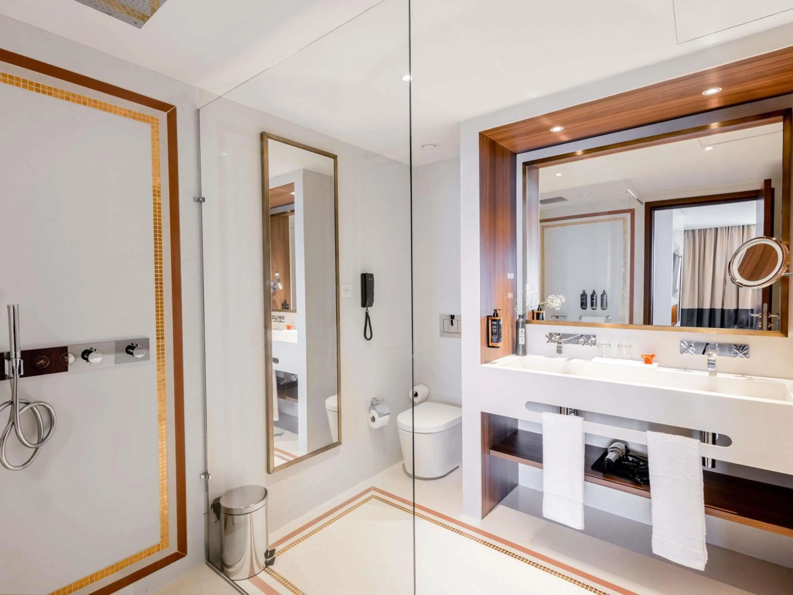 Bedroom in Mercure Alger Palais Des Congres