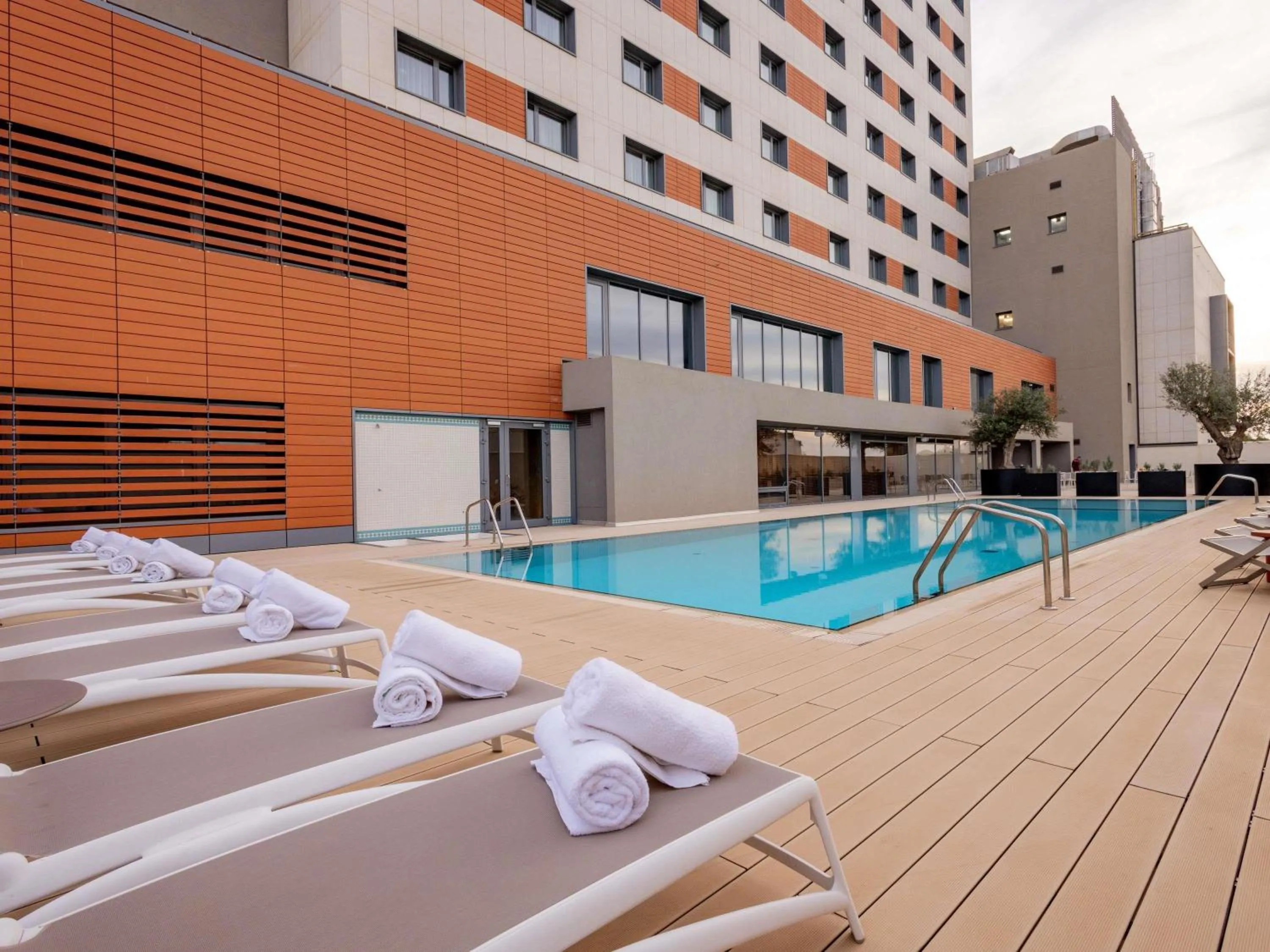 Pool view in Mercure Alger Palais Des Congres