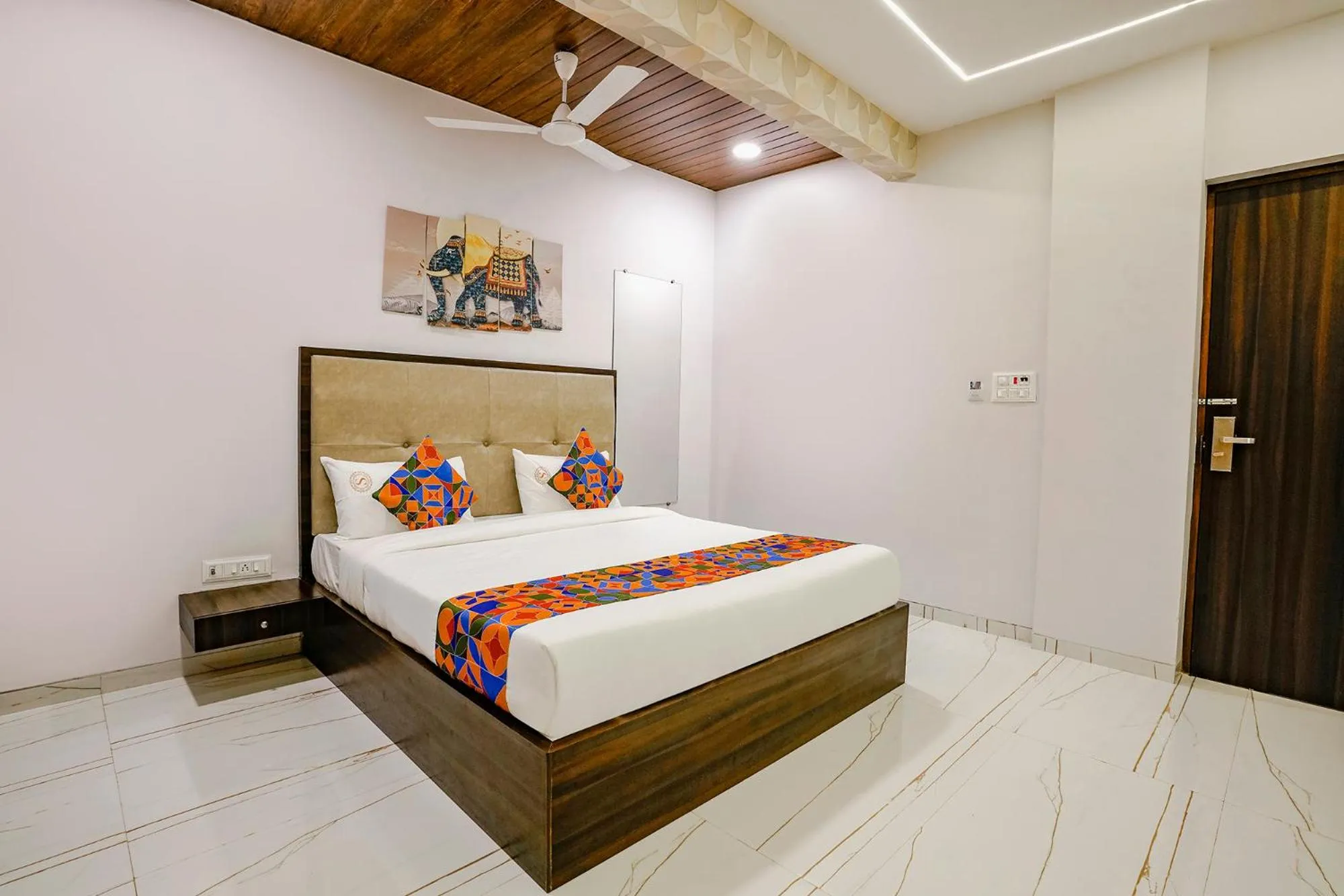 Bed in FabHotel Swaraj