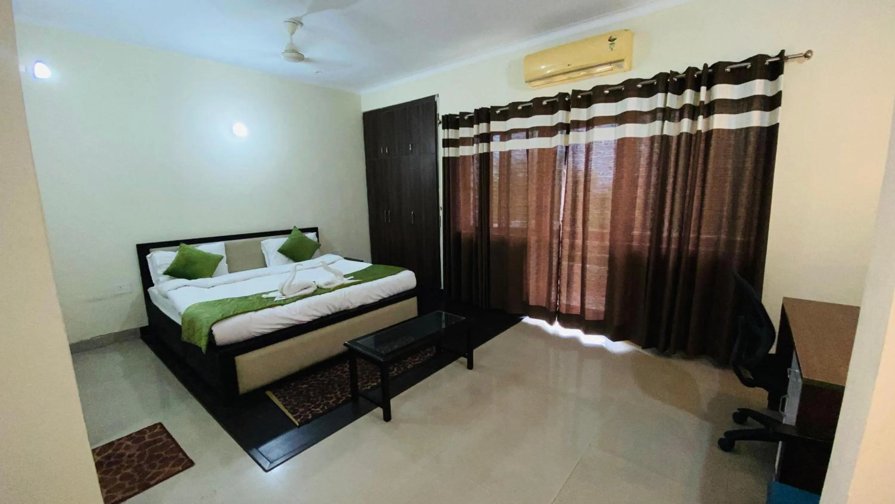 Photo of the whole room, Bed in LivBox