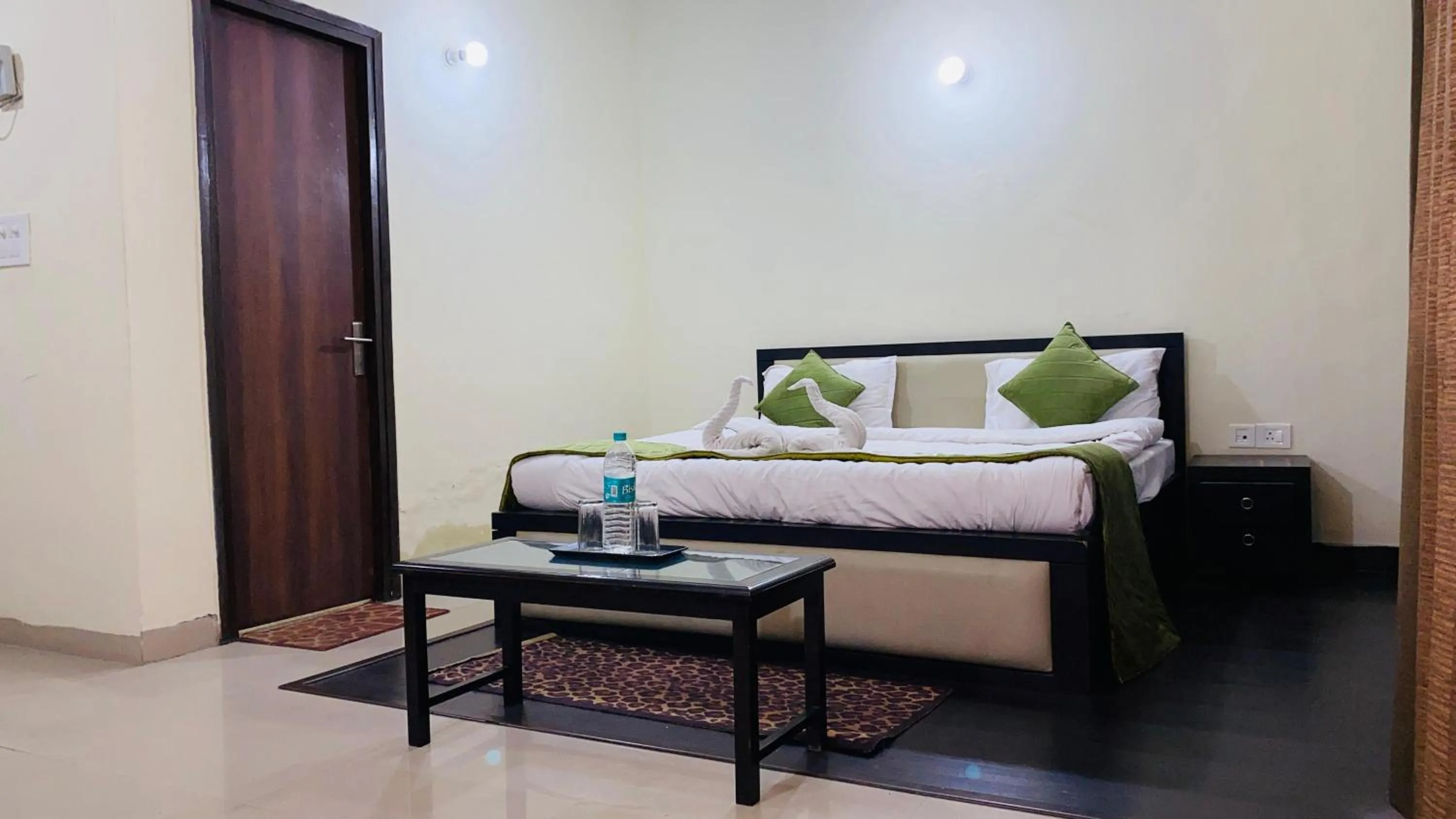 Photo of the whole room, Bed in LivBox