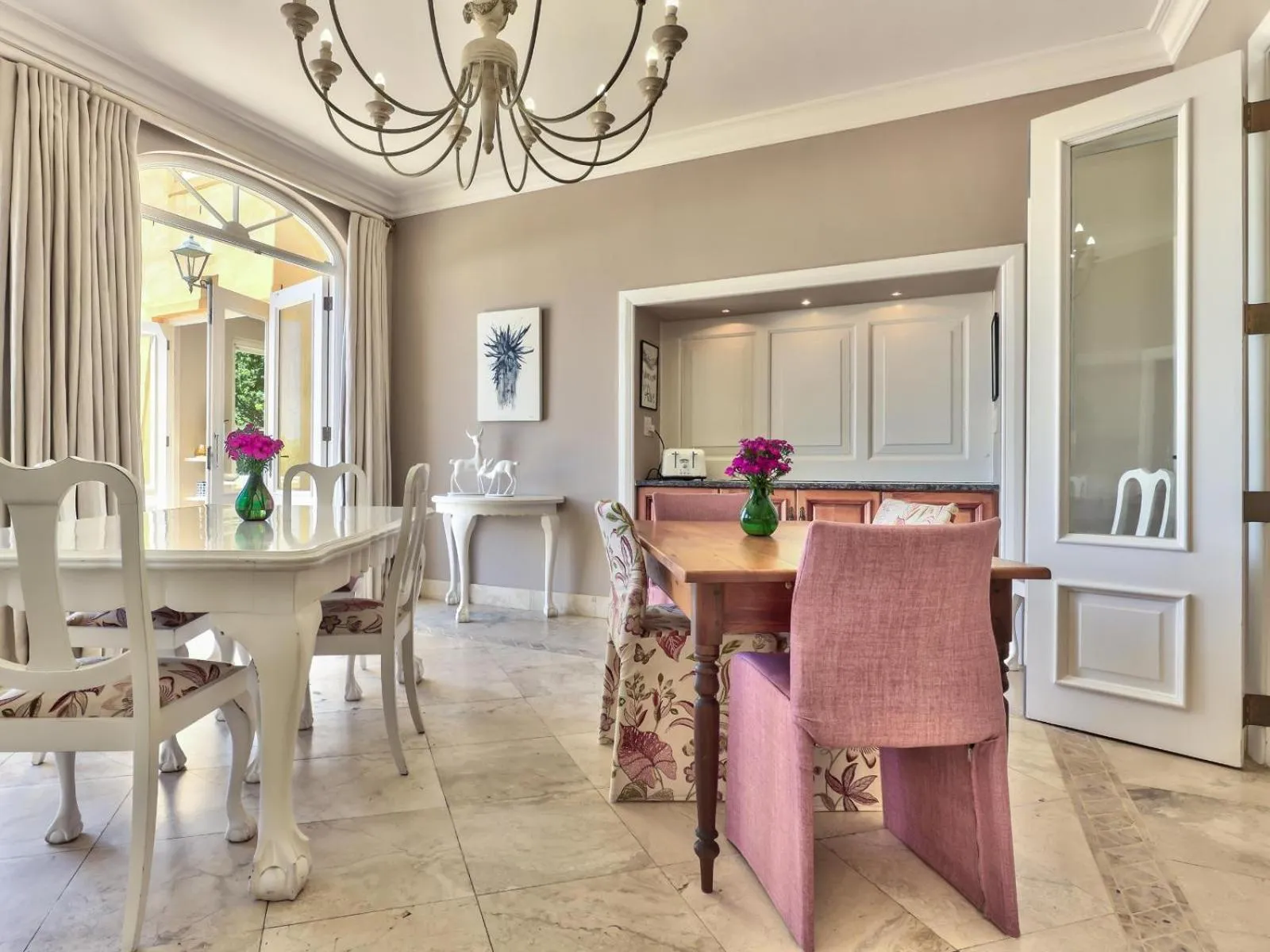 Dining area in Devonport House - Constantia