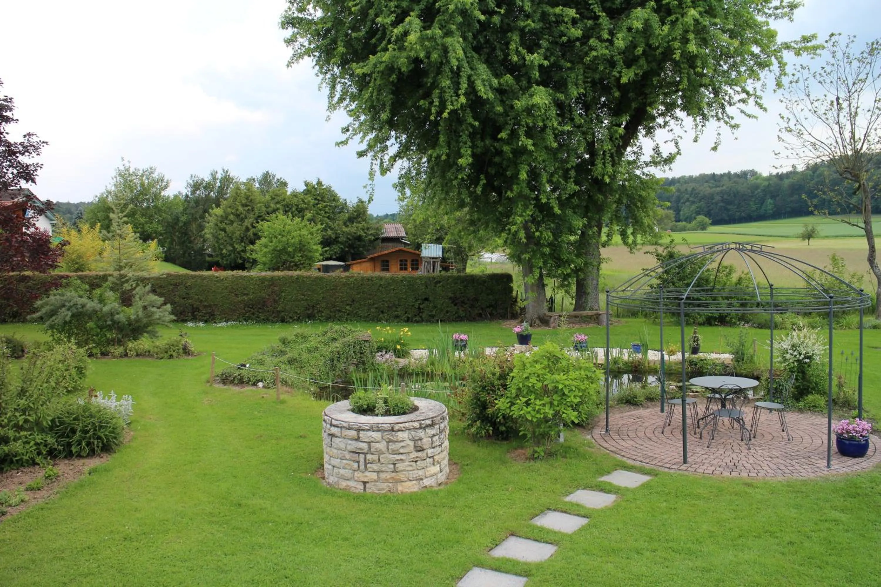 Garden in Les Petites Chambres de la Bleue Maison