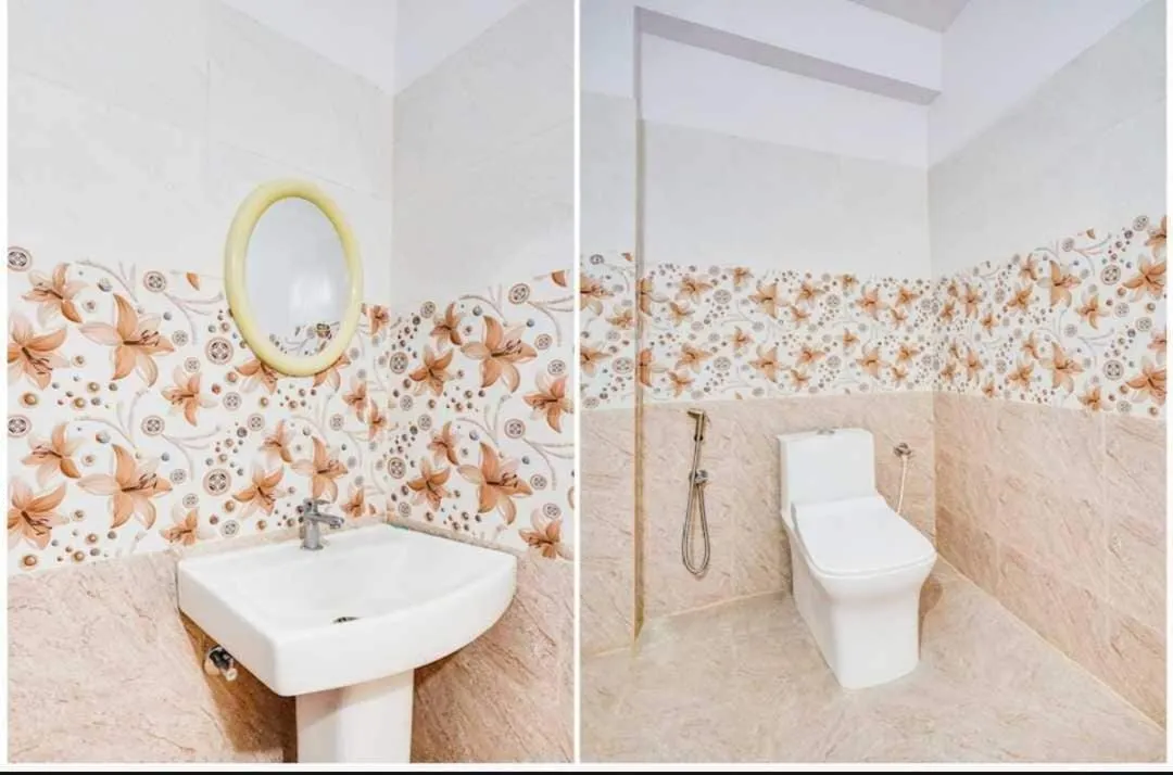 Bathroom in Hotel O Aafa Garden Restaurant and Lodge