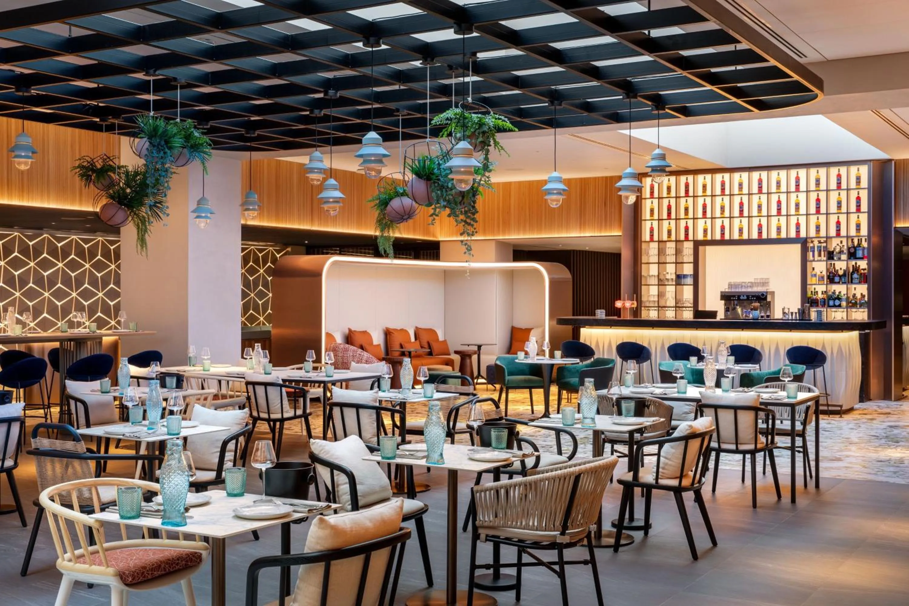 Lounge or bar in Labtwentytwo Barcelona, a Tribute Portfolio Hotel