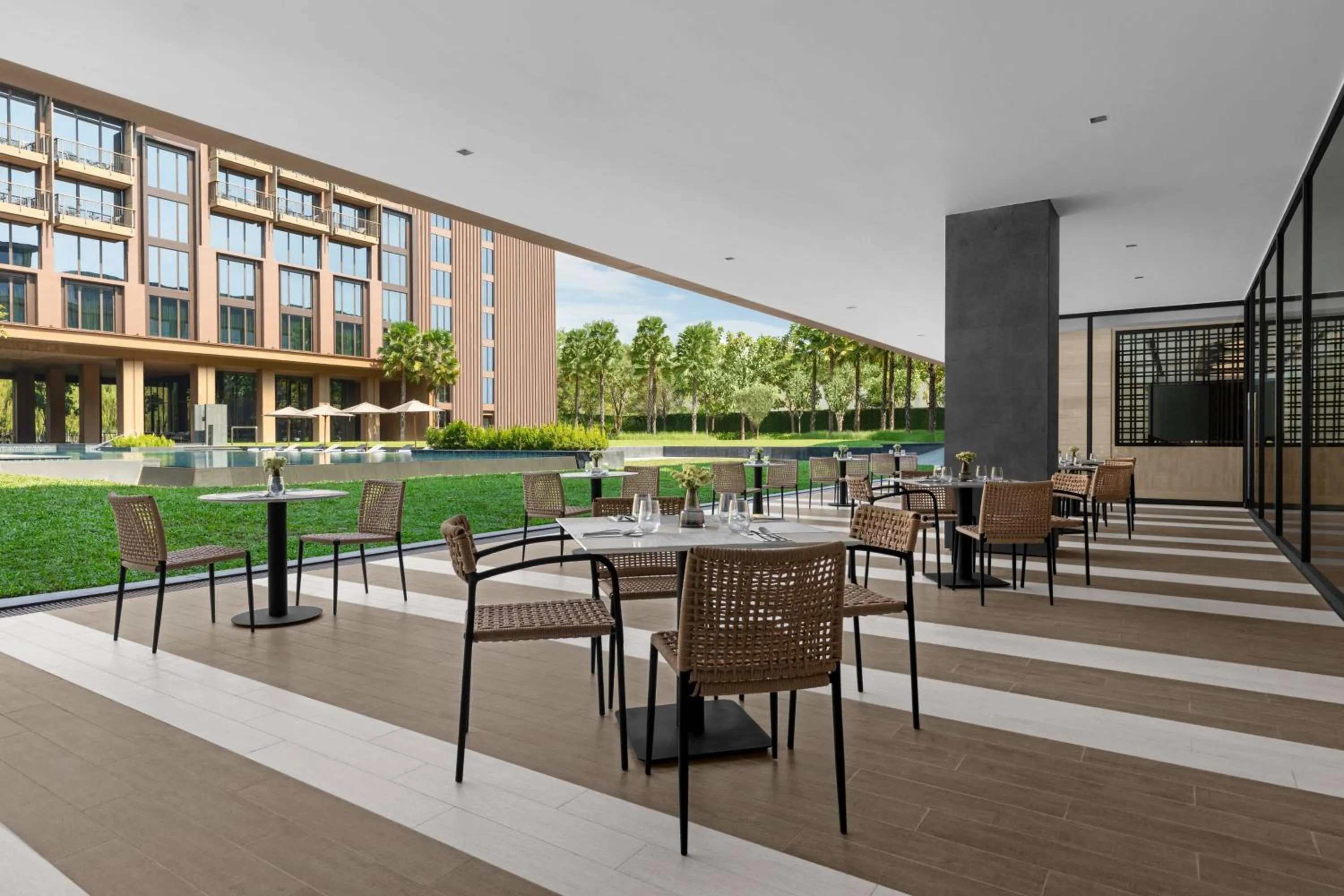 Restaurant/places to eat in Courtyard by Marriott Bangkok Suvarnabhumi Airport