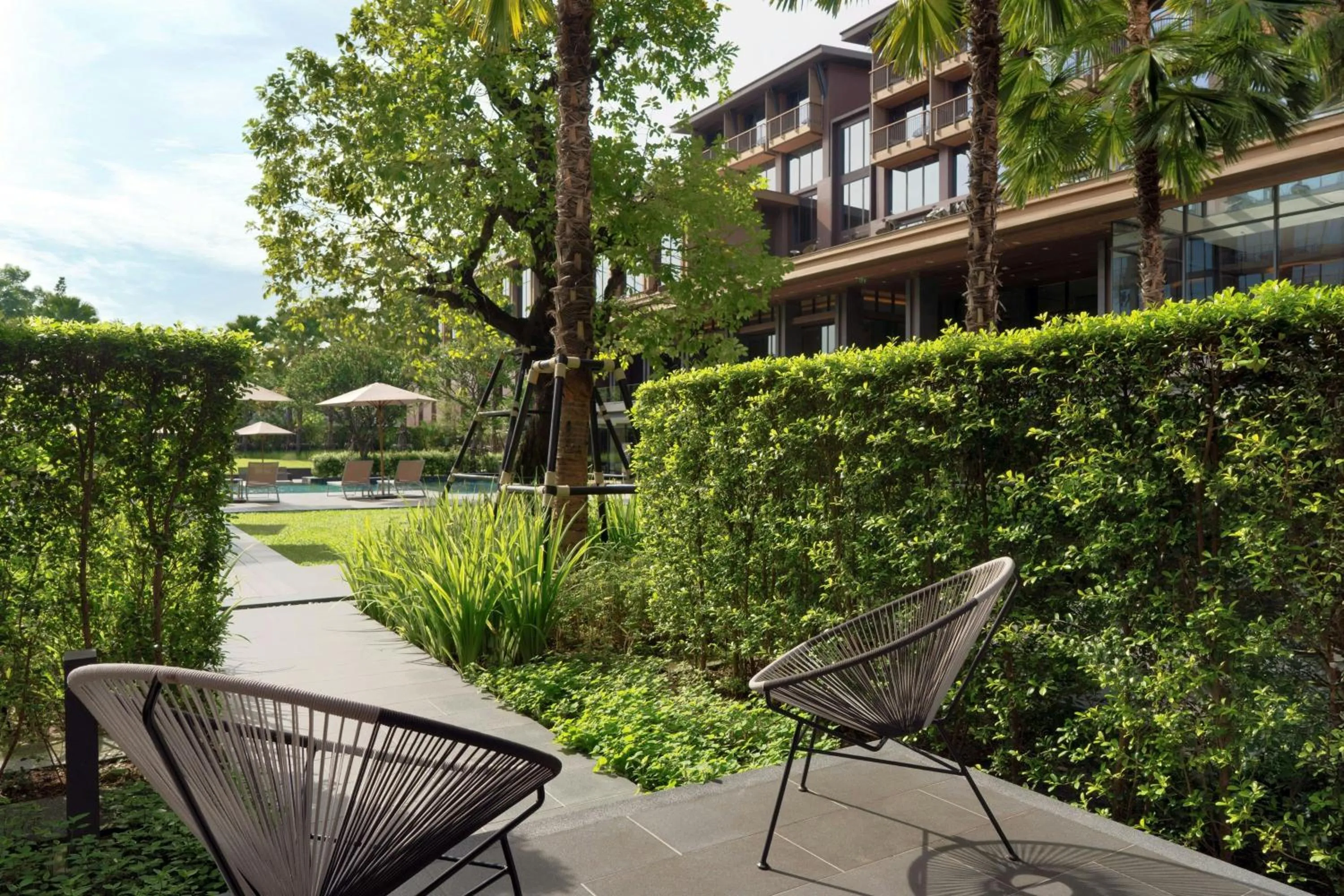 Swimming pool in Courtyard by Marriott Bangkok Suvarnabhumi Airport