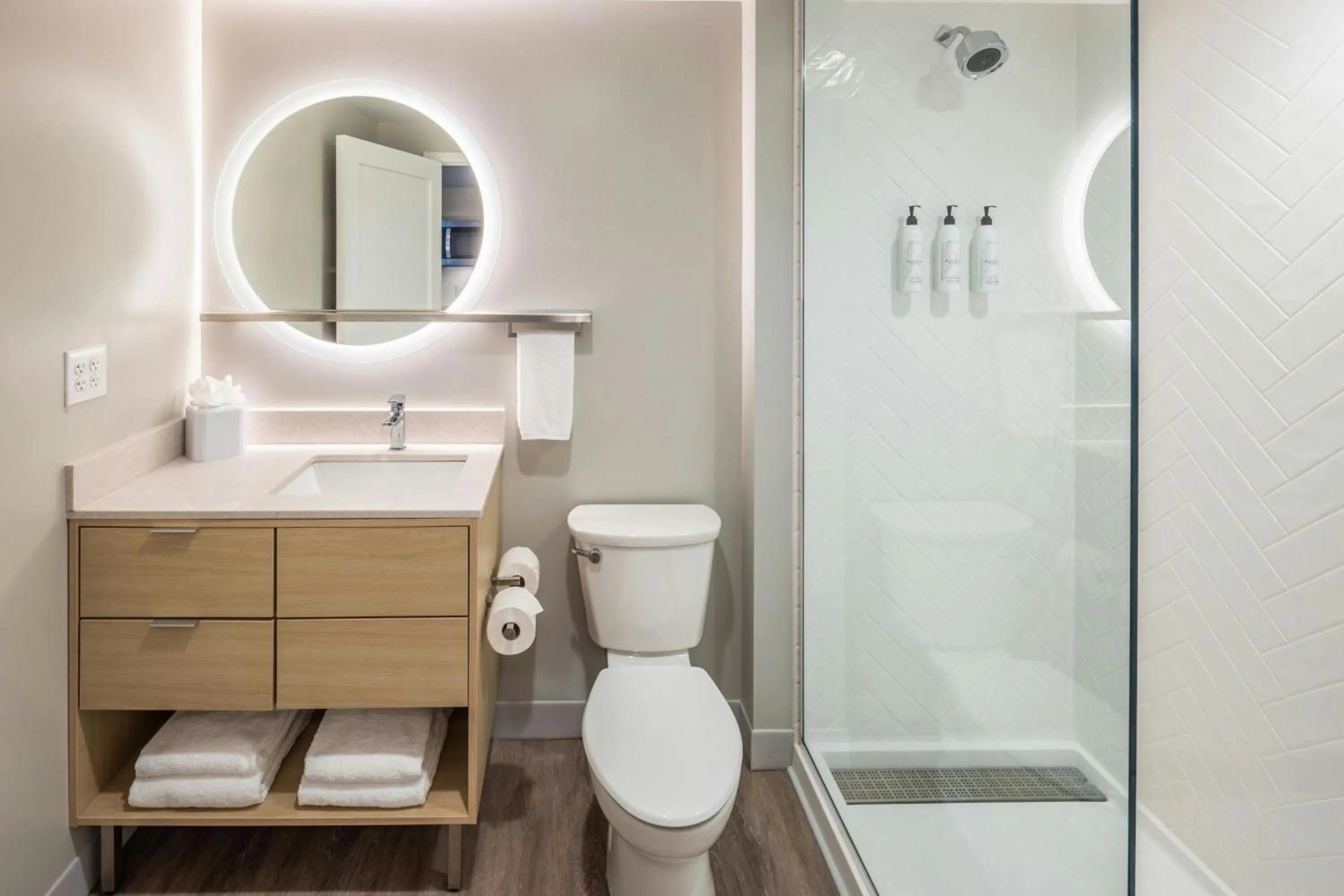 Bathroom in TownePlace Suites by Marriott Canfield