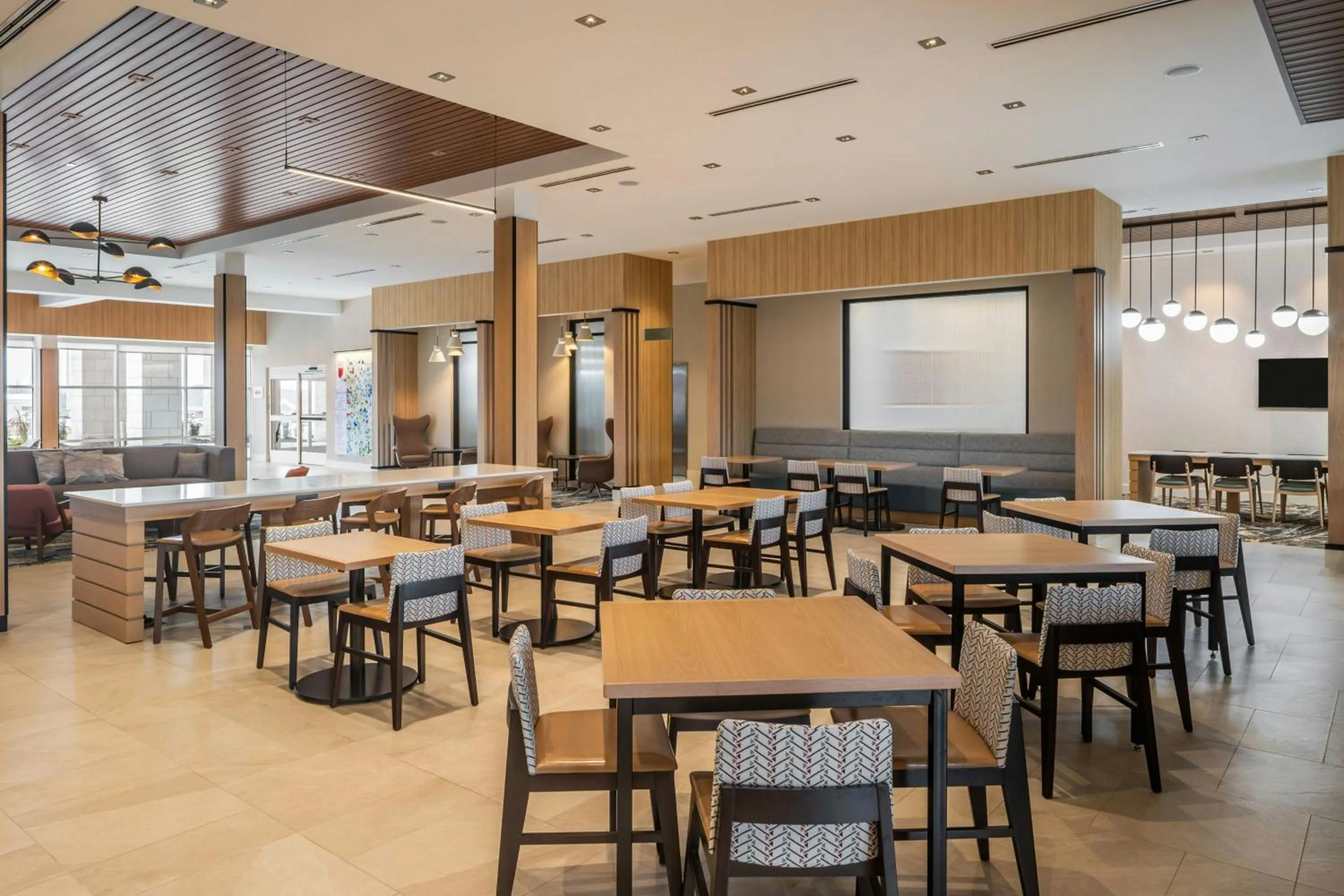 Breakfast in TownePlace Suites by Marriott Canfield