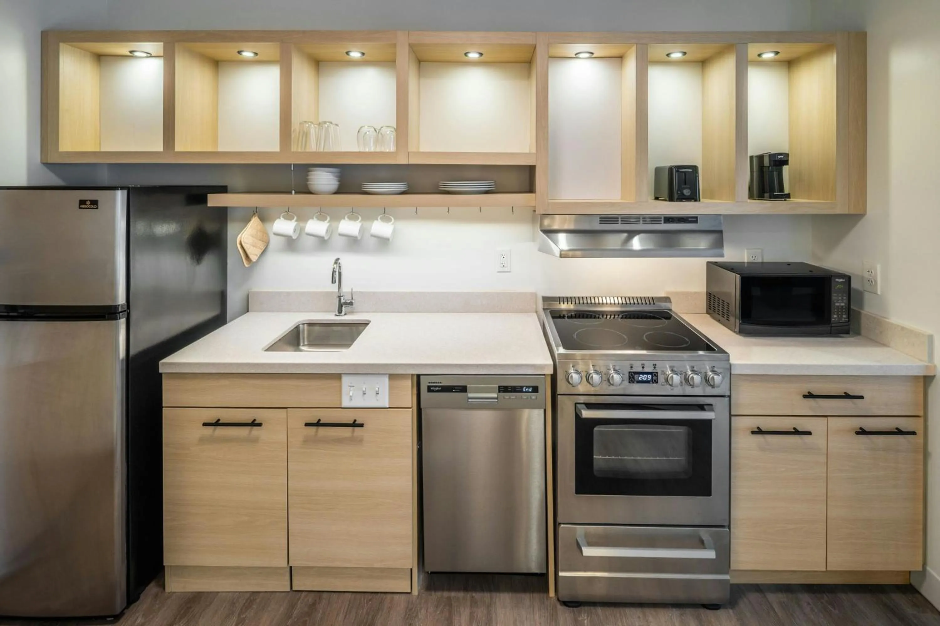 Kitchen or kitchenette in TownePlace Suites by Marriott Canfield
