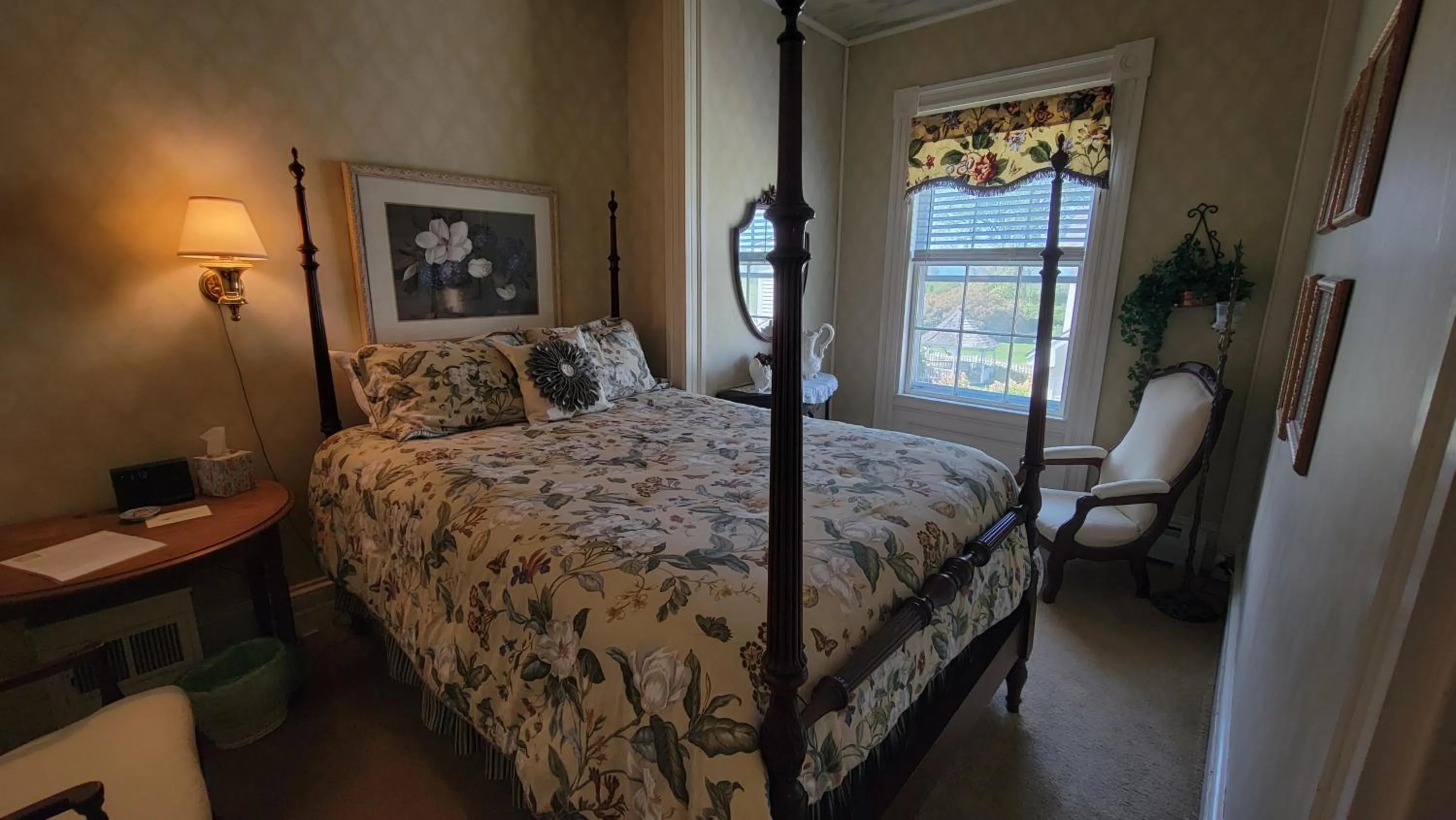 Bed in Strong House Inn