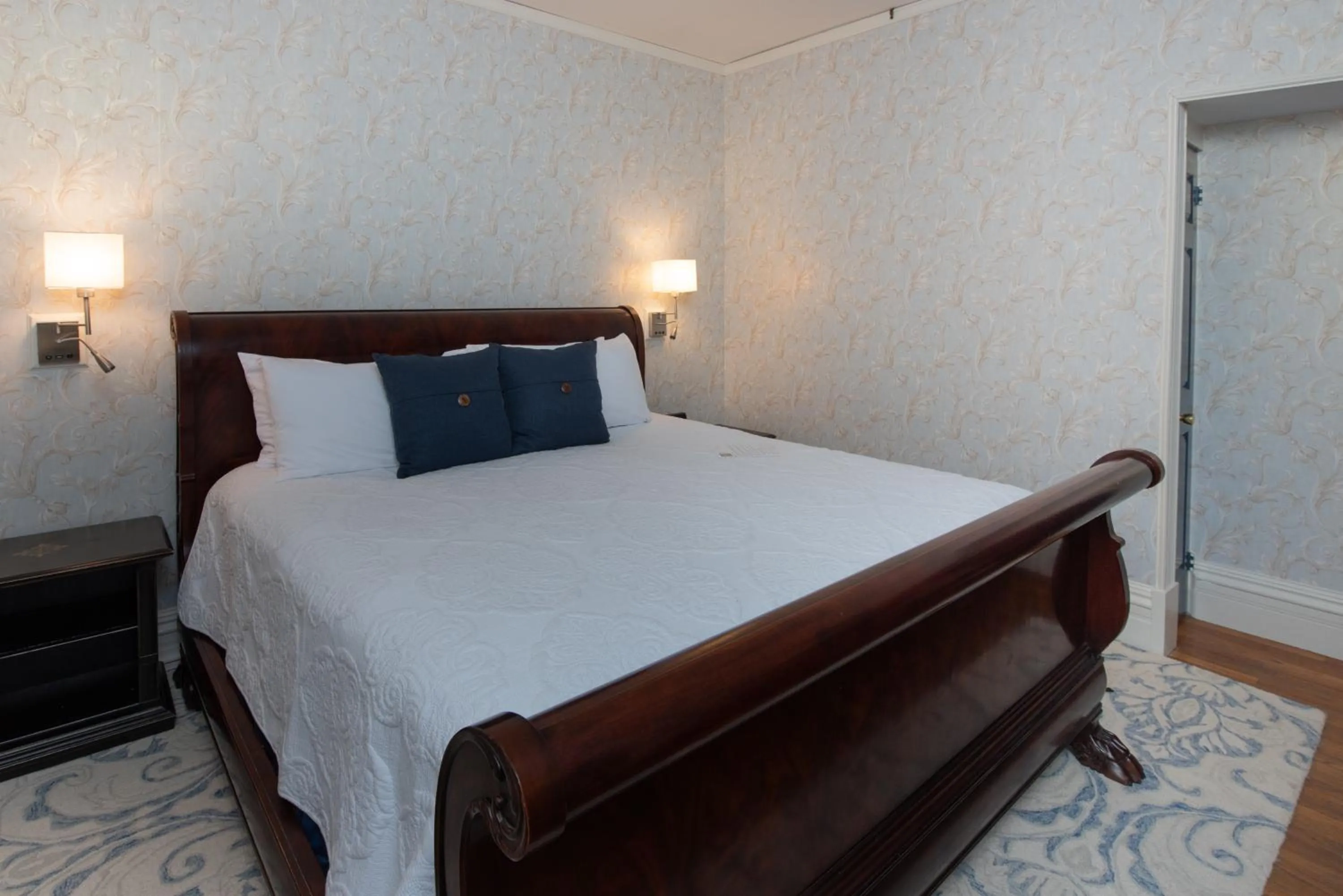 Bed in Strong House Inn