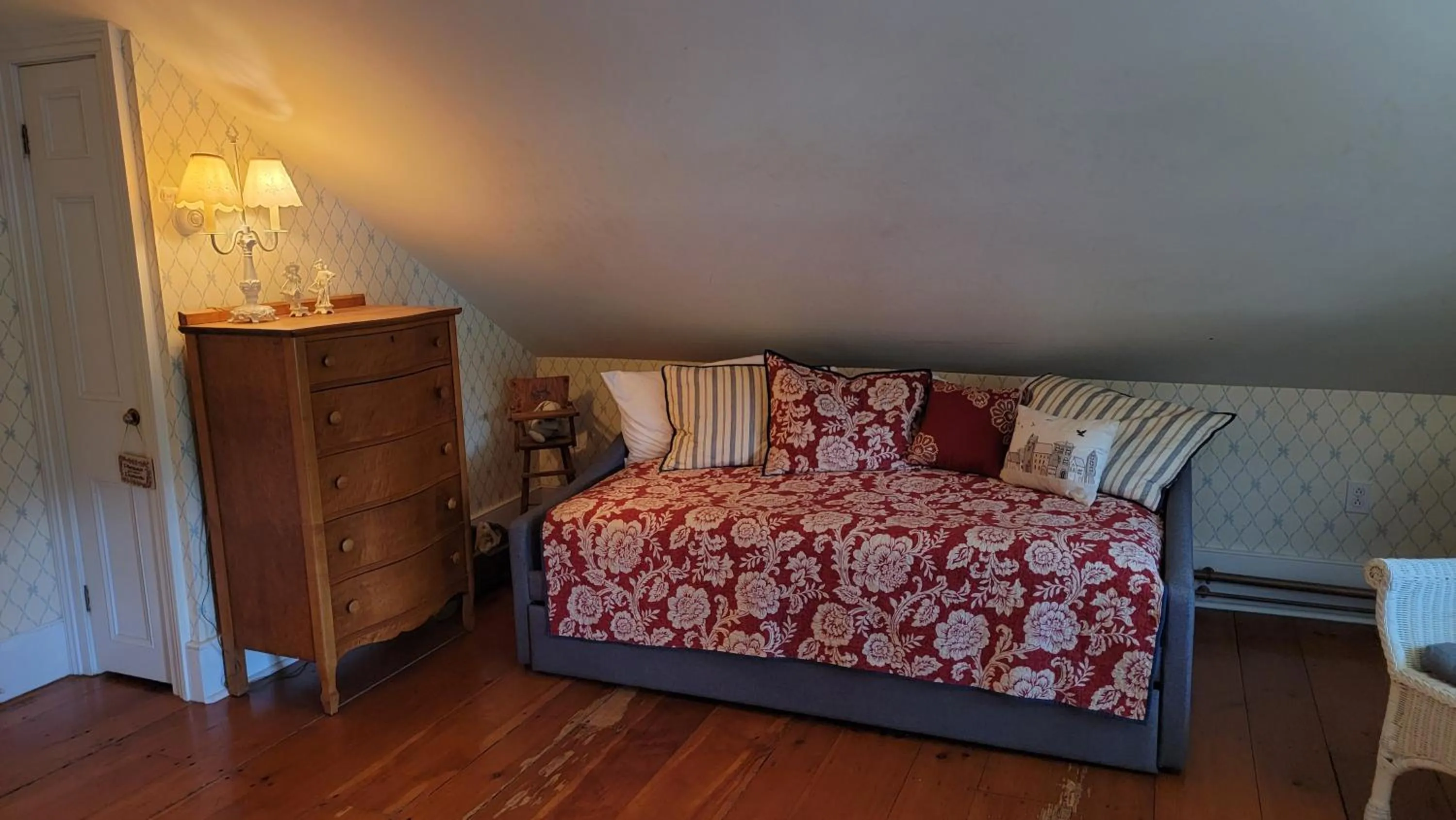 Bed in Strong House Inn