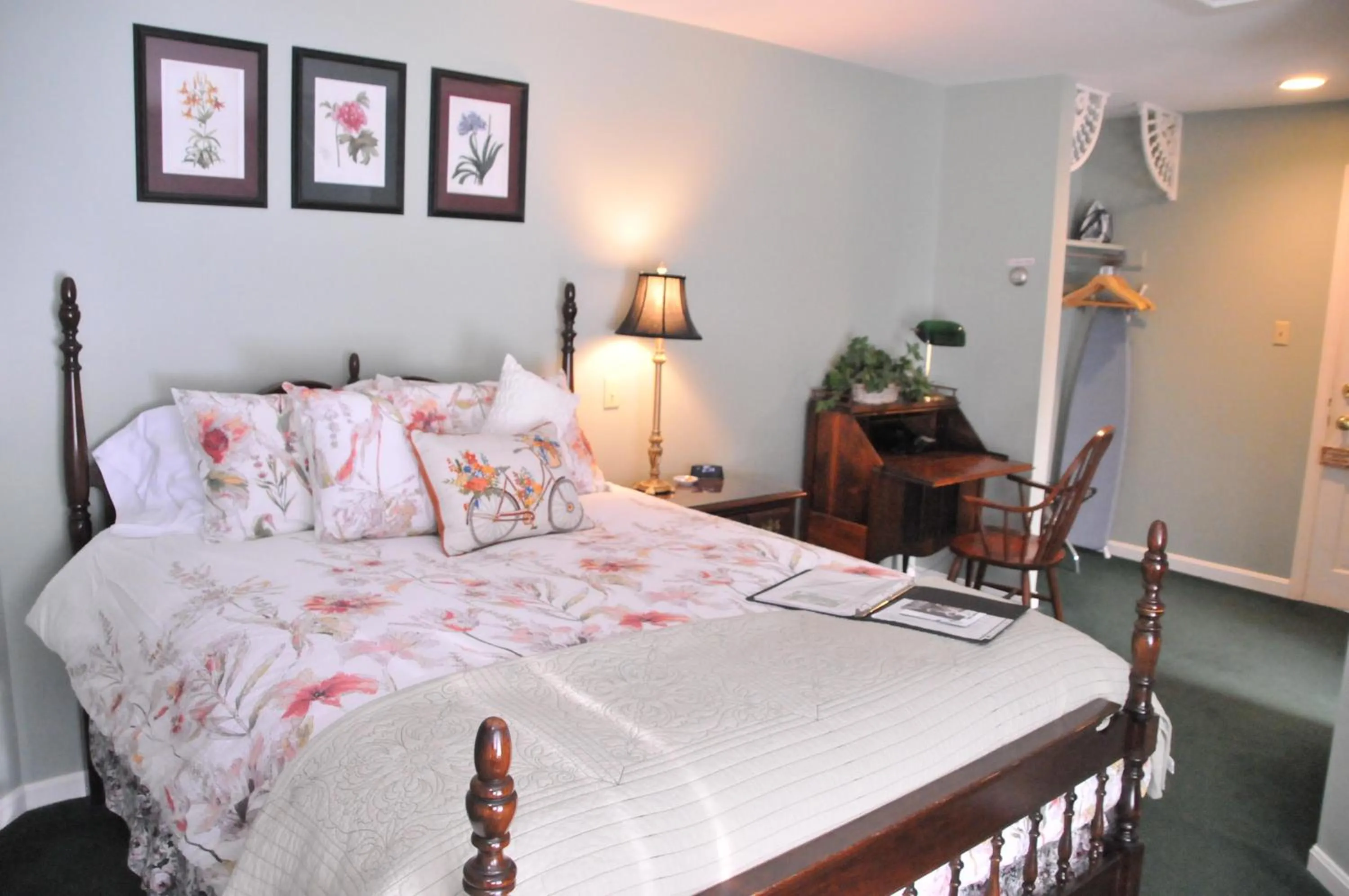 Bed in Strong House Inn