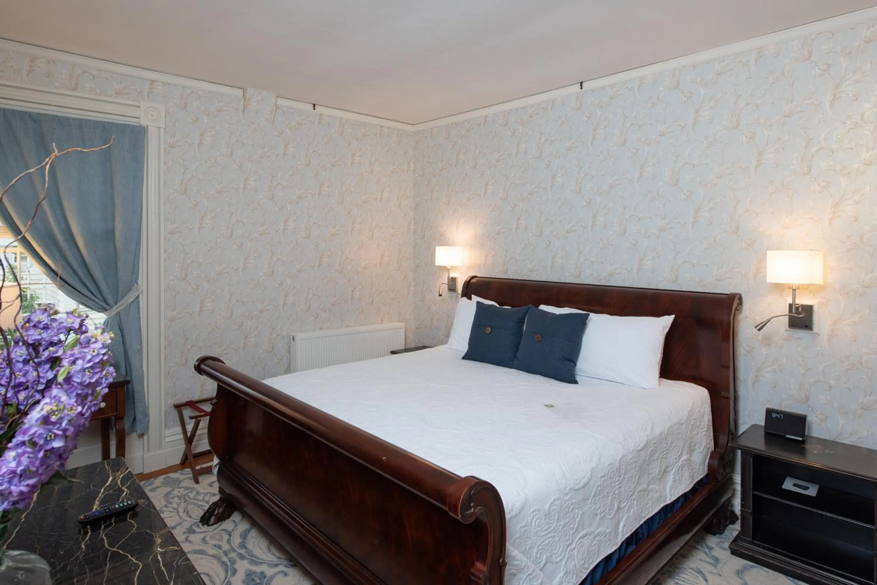 Bed in Strong House Inn